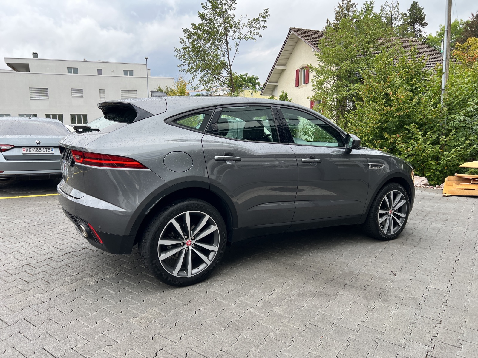 JAGUAR E-Pace 2.0 P200 HSE AWD Automatik-showroom-element-3