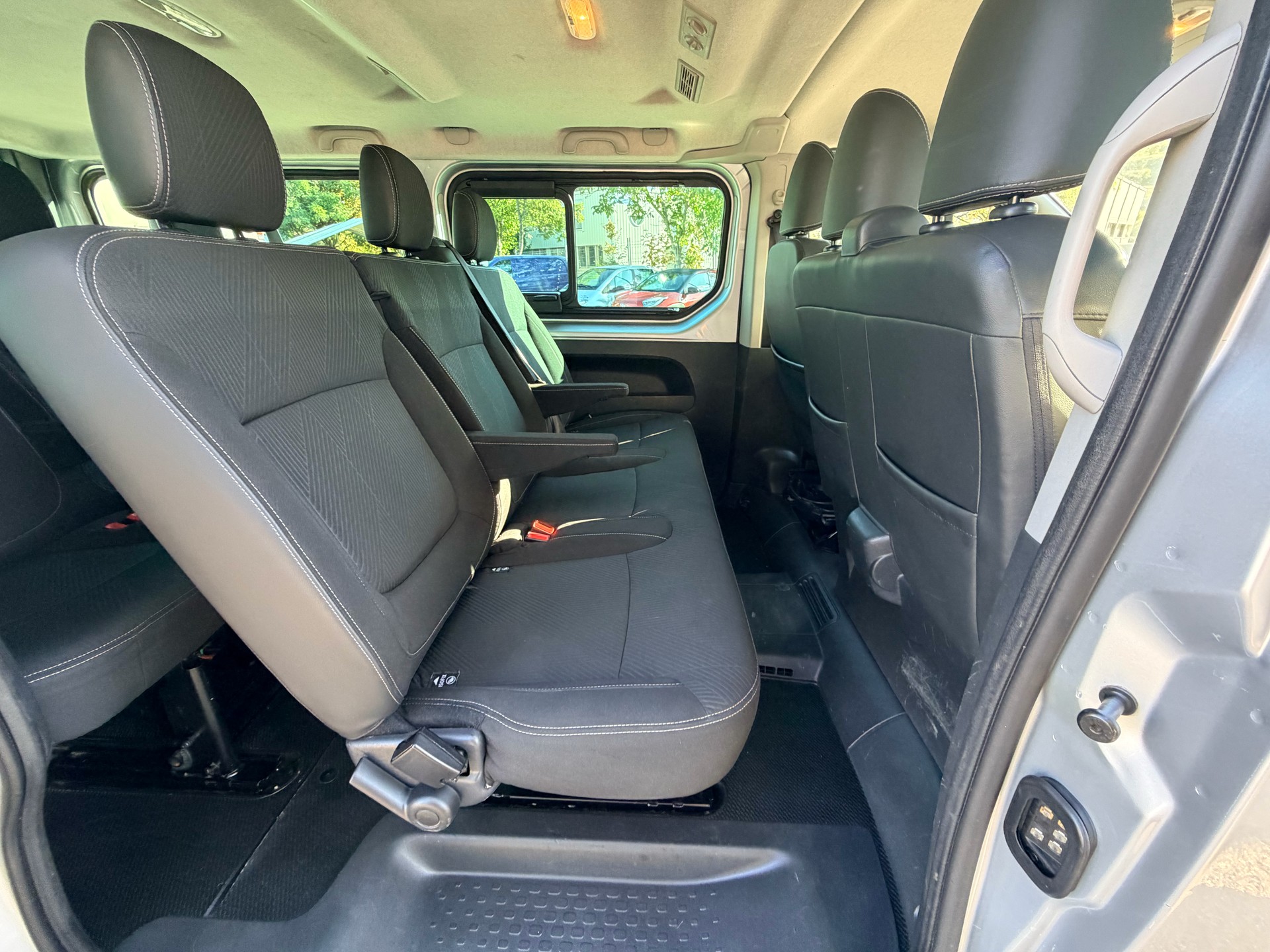RENAULT Trafic ENERGY dCi 145 Grand Passenger Expression-image-10