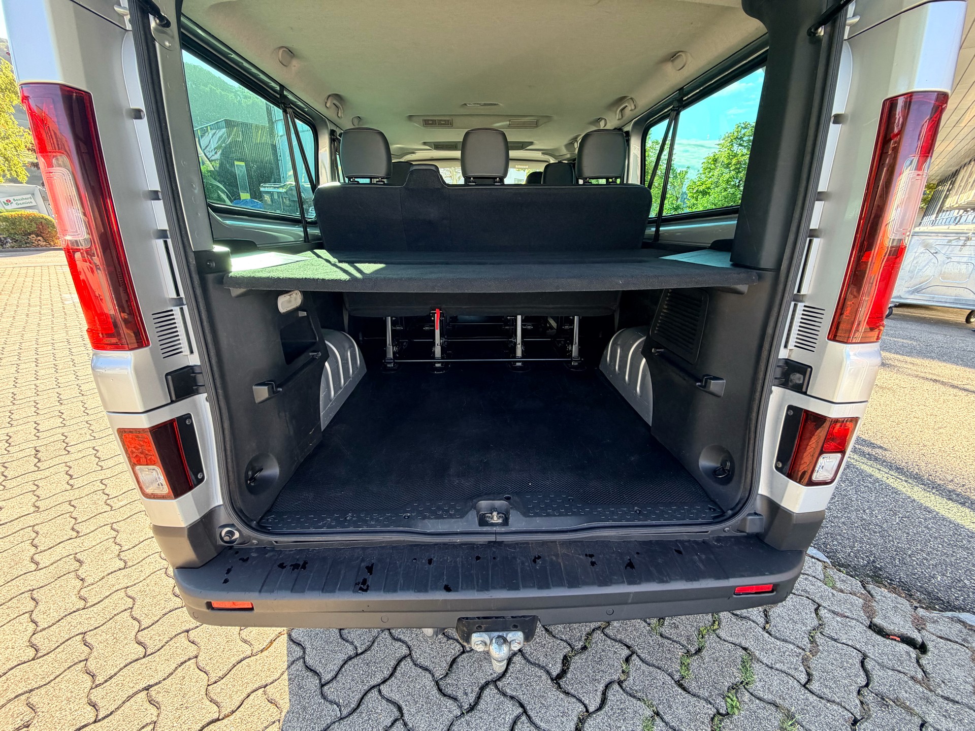 RENAULT Trafic ENERGY dCi 145 Grand Passenger Expression-image-12