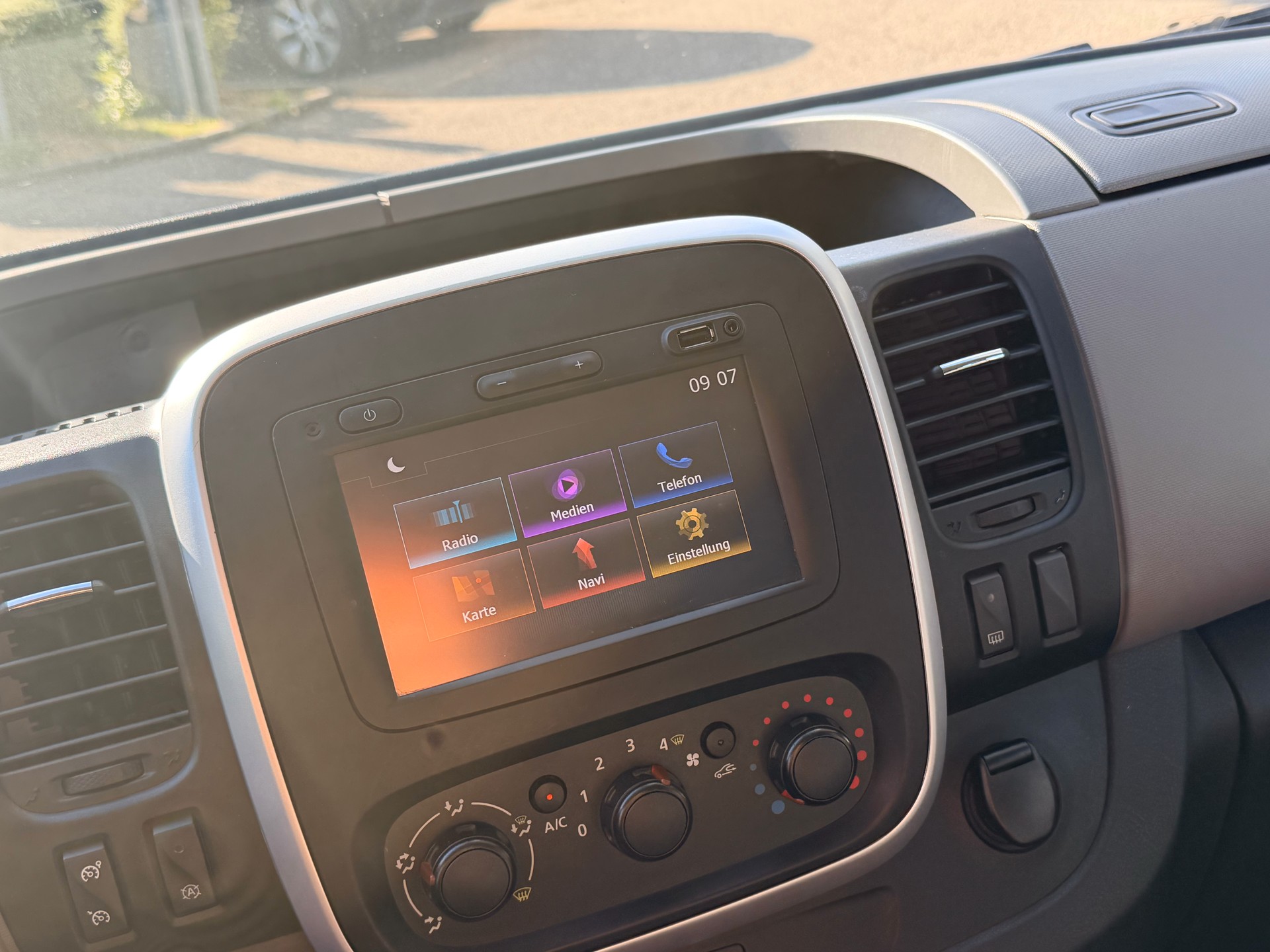 RENAULT Trafic ENERGY dCi 145 Grand Passenger Expression-image-13