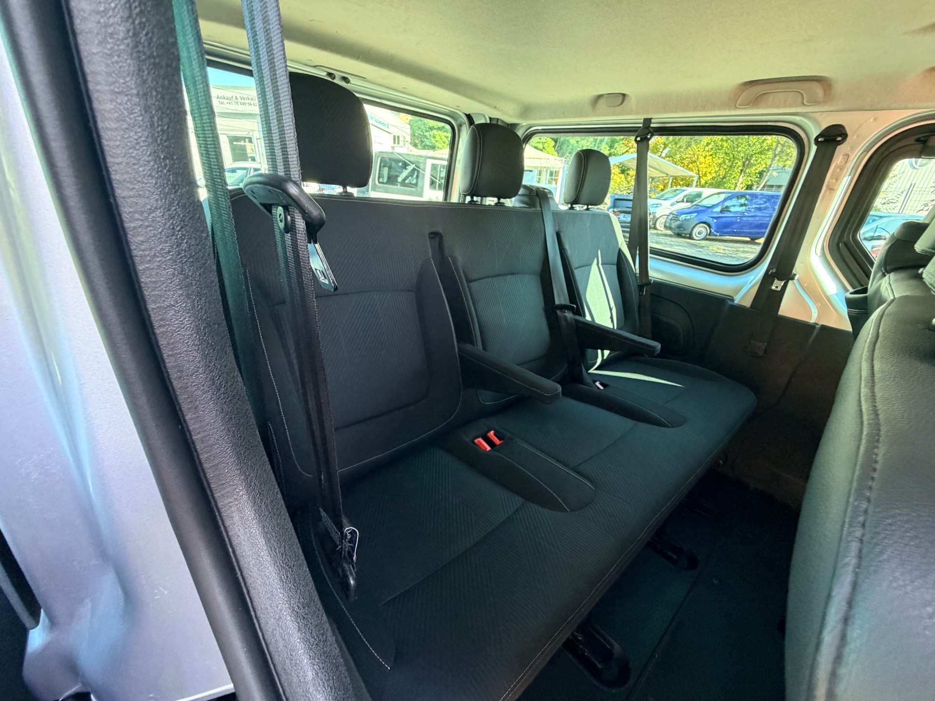 RENAULT Trafic ENERGY dCi 145 Grand Passenger Expression-image-11