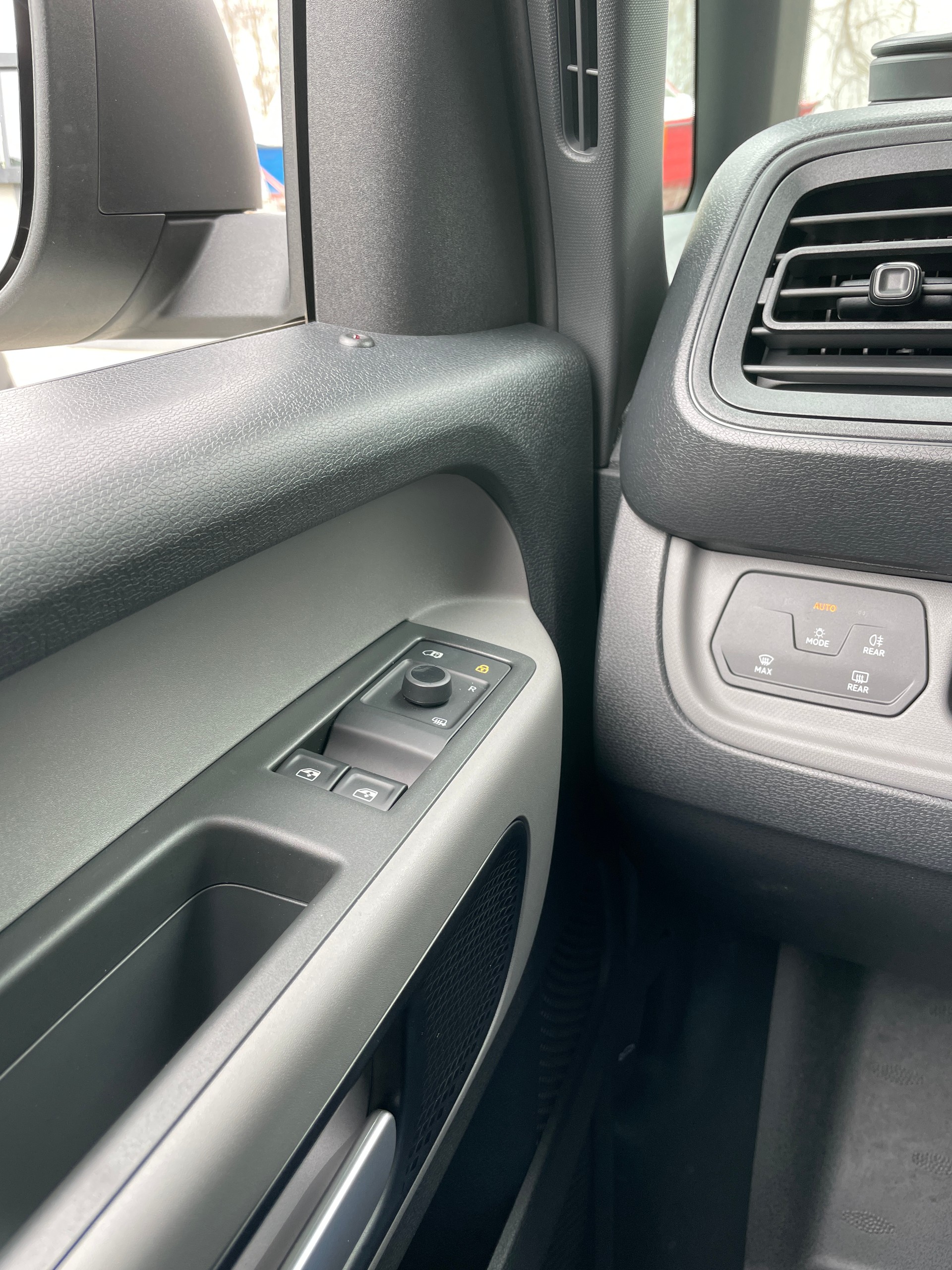 VW ID. Buzz Cargo-image-15