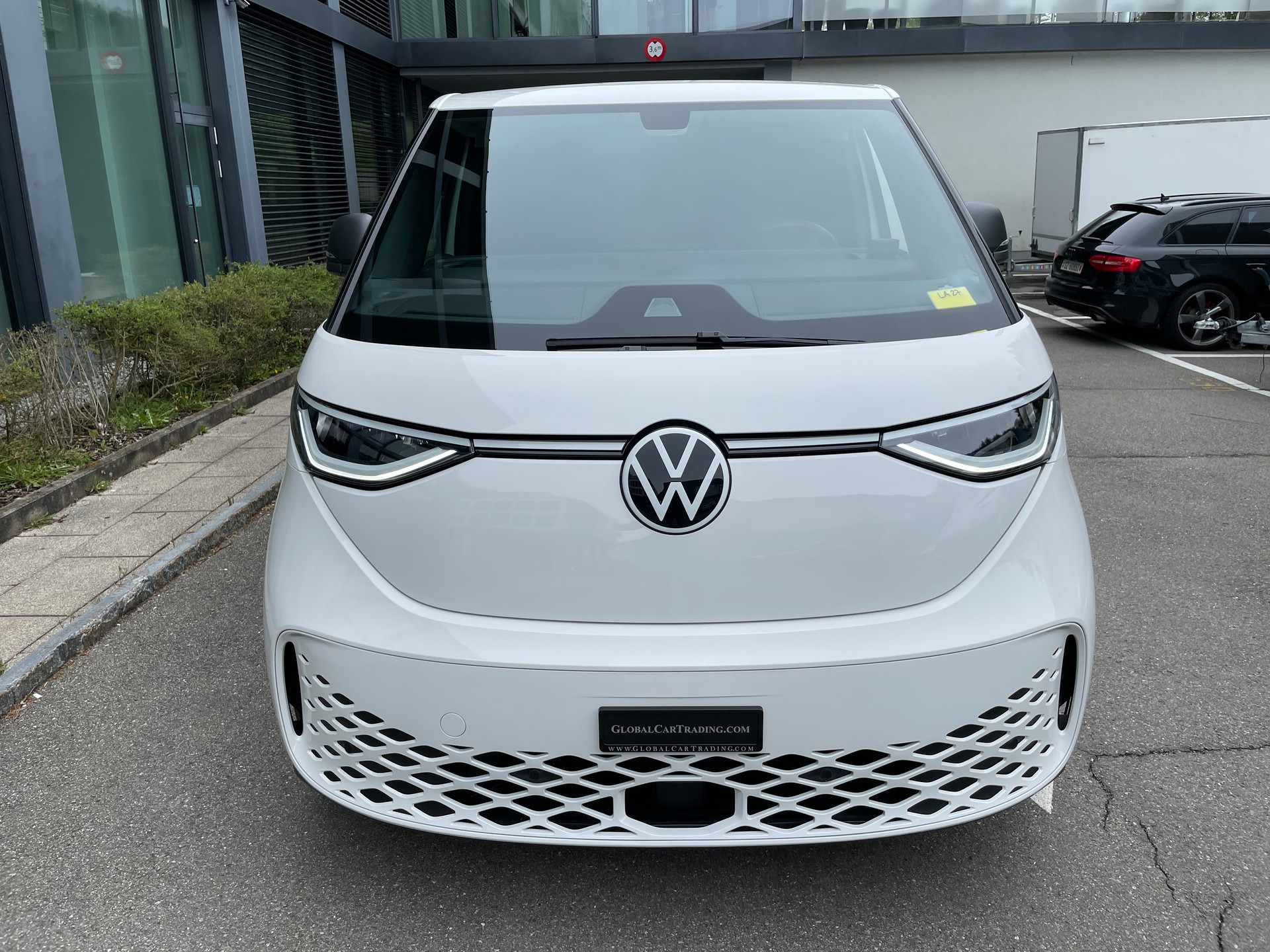 VW ID. Buzz Cargo-showroom-element-1