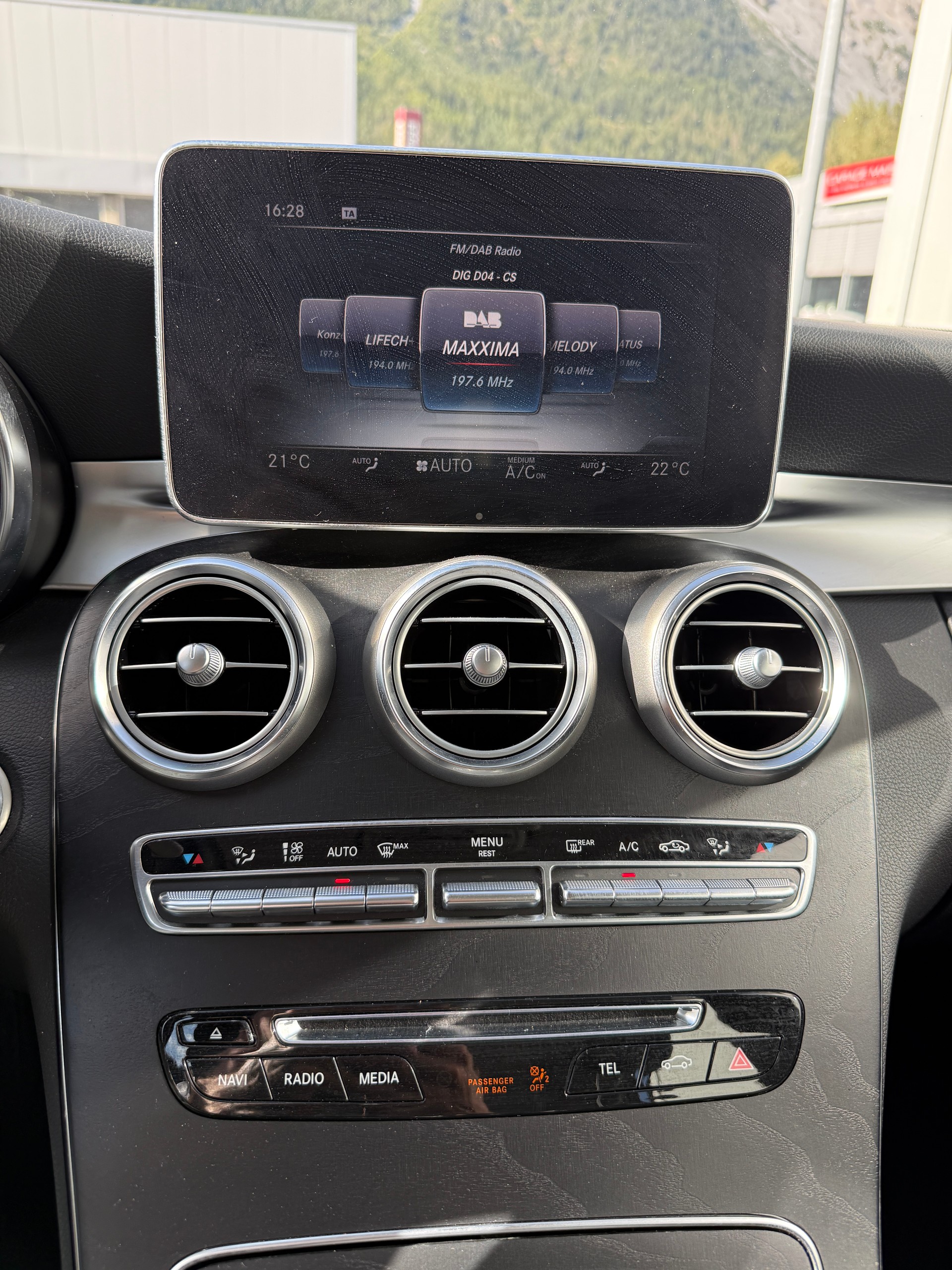 MERCEDES-BENZ C 400 Avantgarde 4Matic 9G-Tronic-image-16