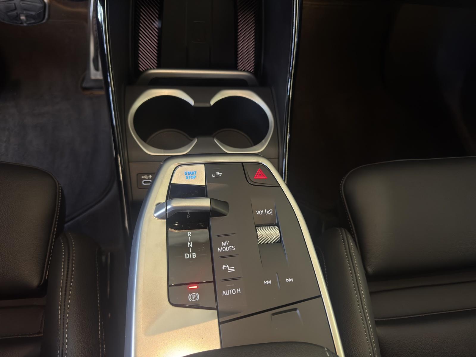 BMW iX1 30 xDrive M-SportPaket-image-15