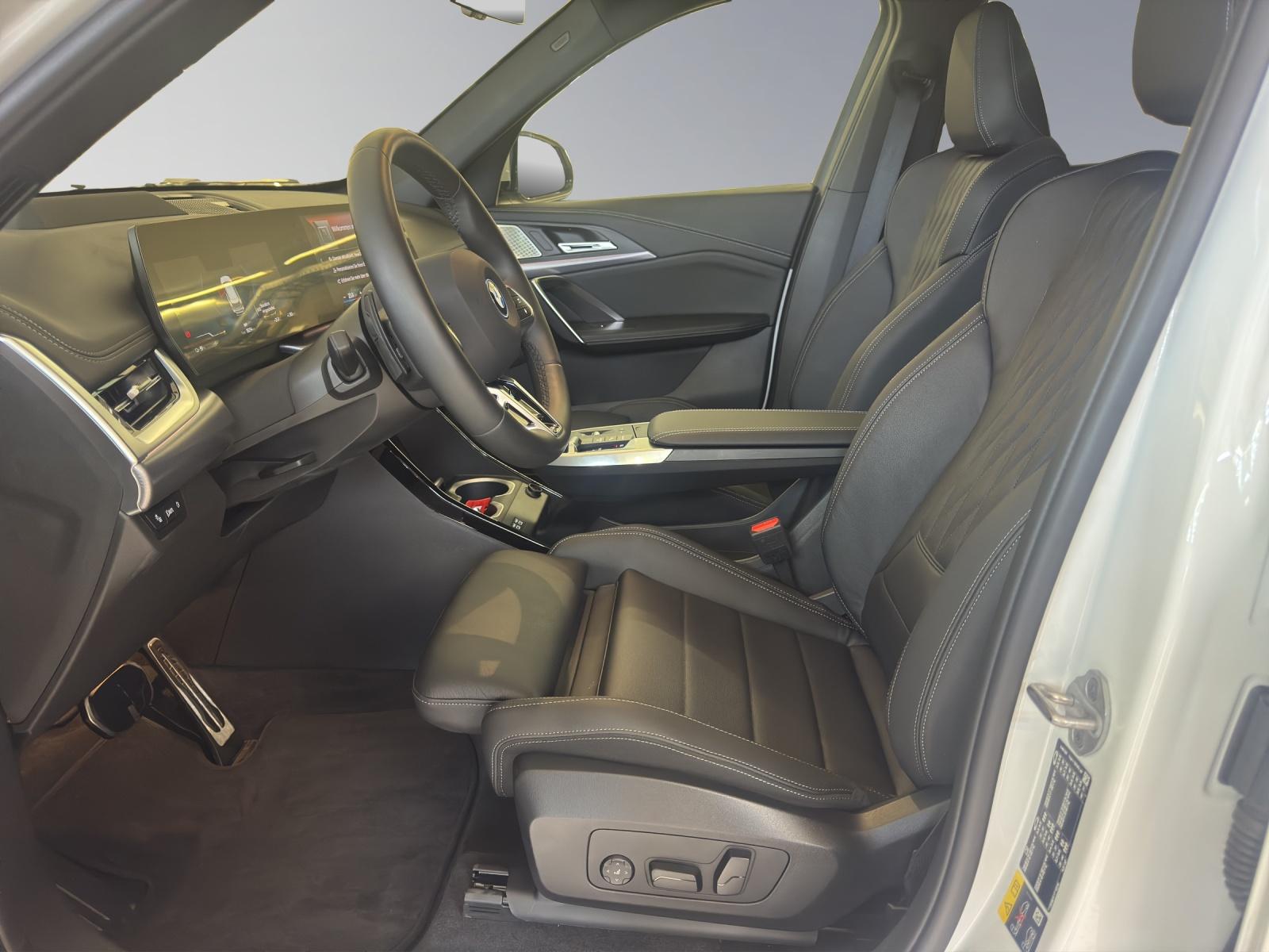 BMW iX1 30 xDrive M-SportPaket-image-11