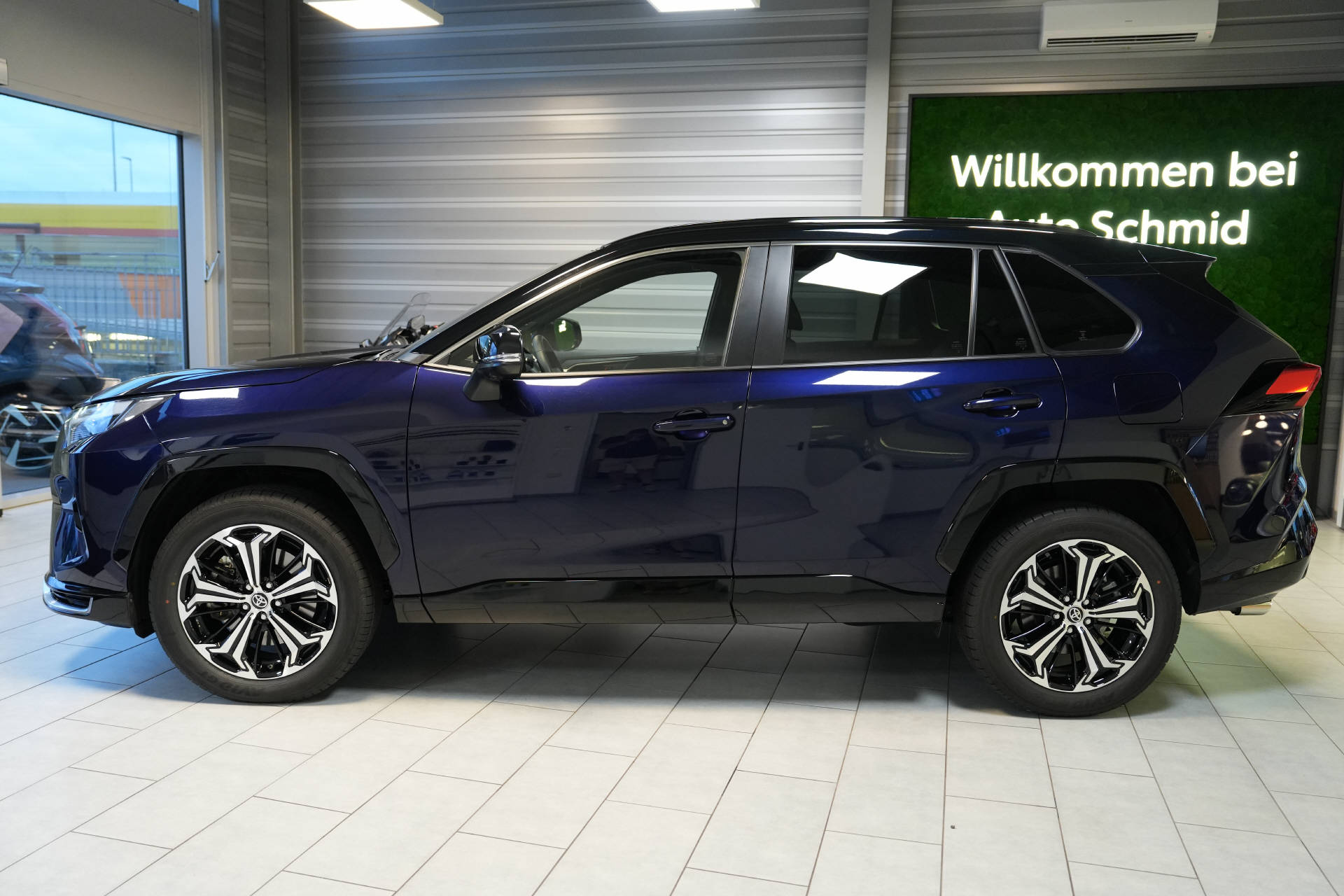 TOYOTA RAV-4 2.5 Plug-In-Hybrid Platinum-showroom-element-1