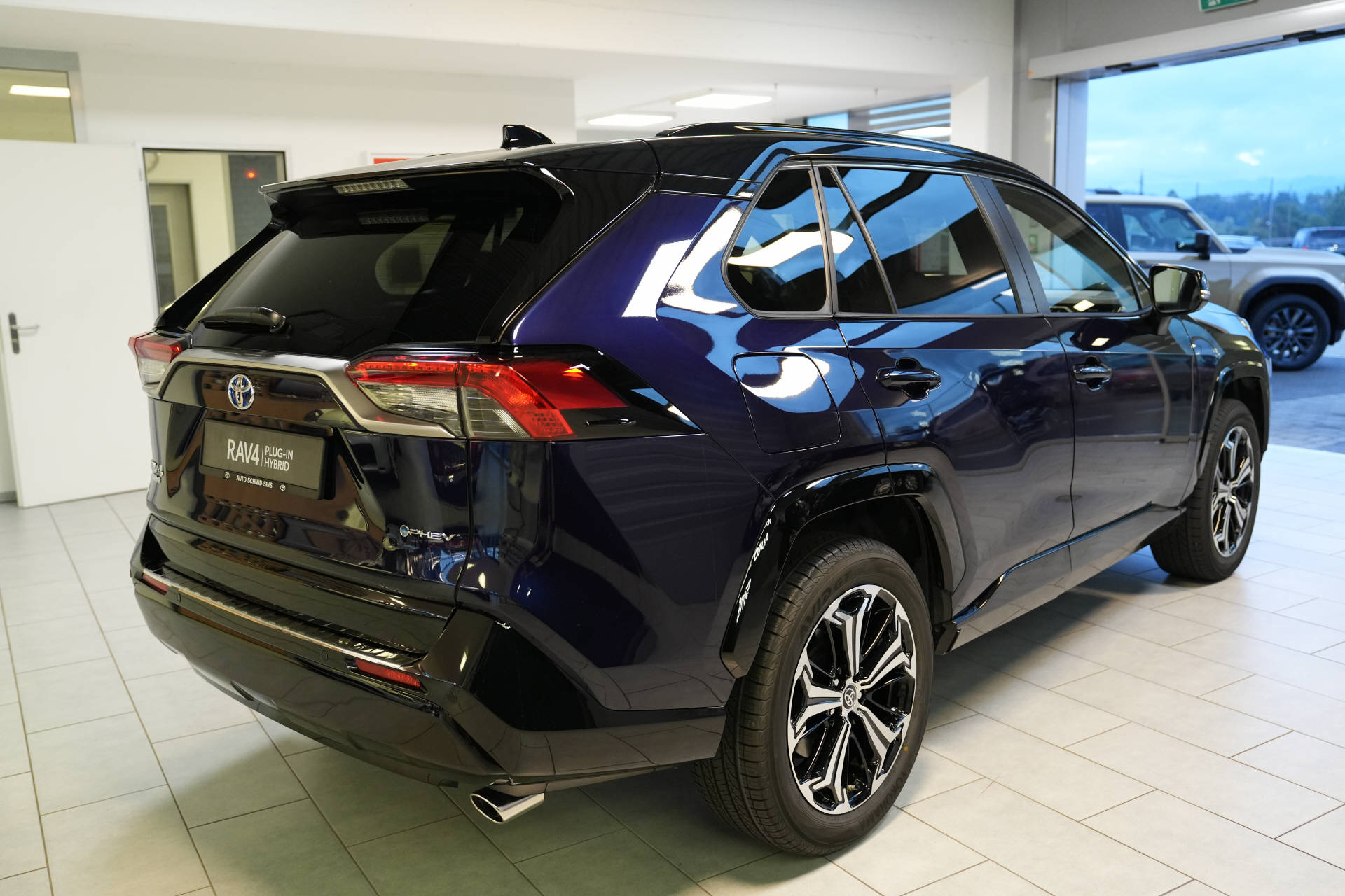 TOYOTA RAV-4 2.5 Plug-In-Hybrid Platinum-showroom-element-3