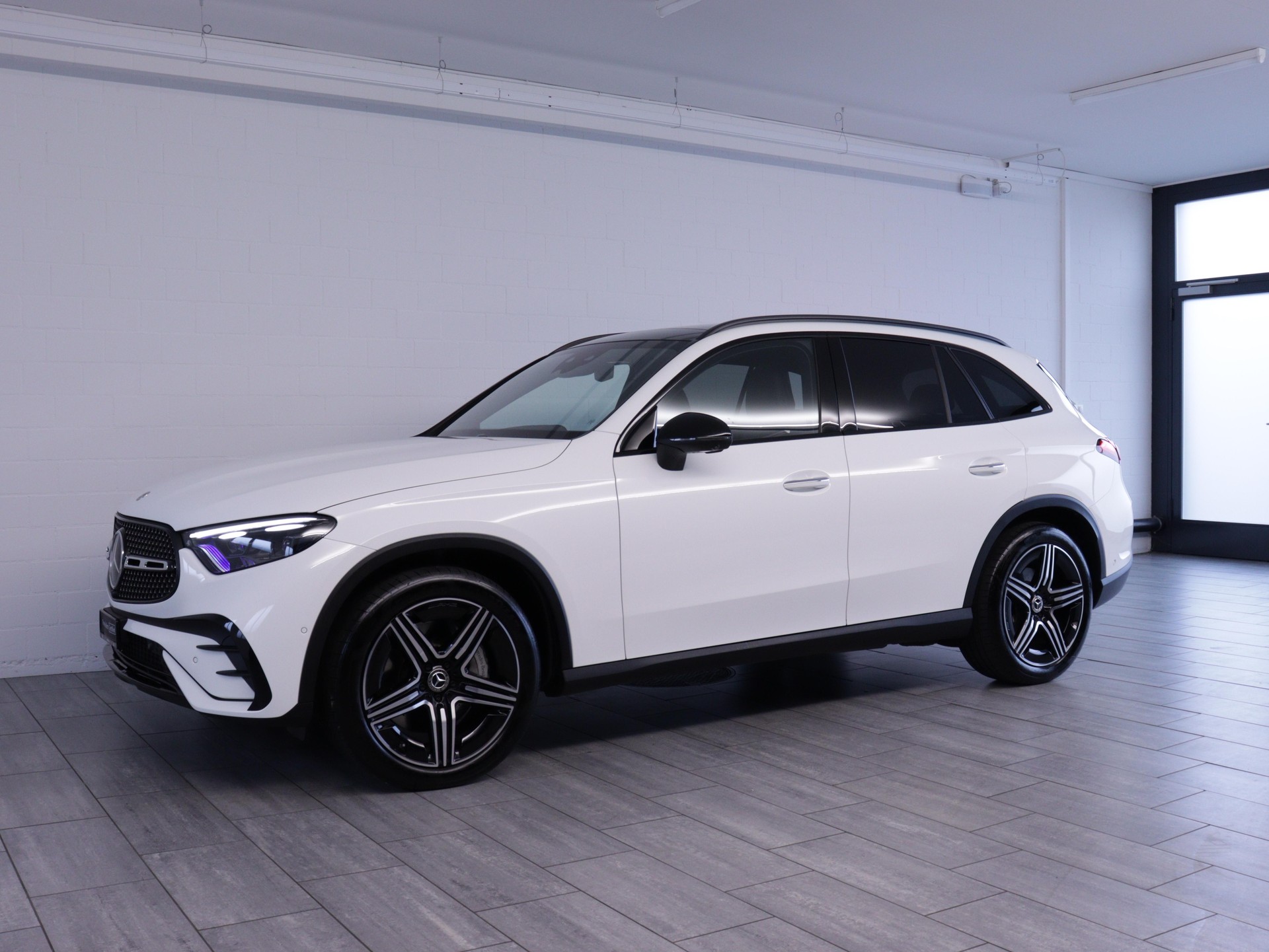 MERCEDES-BENZ GLC 220 d AMG Line 4matic-showroom-element-1
