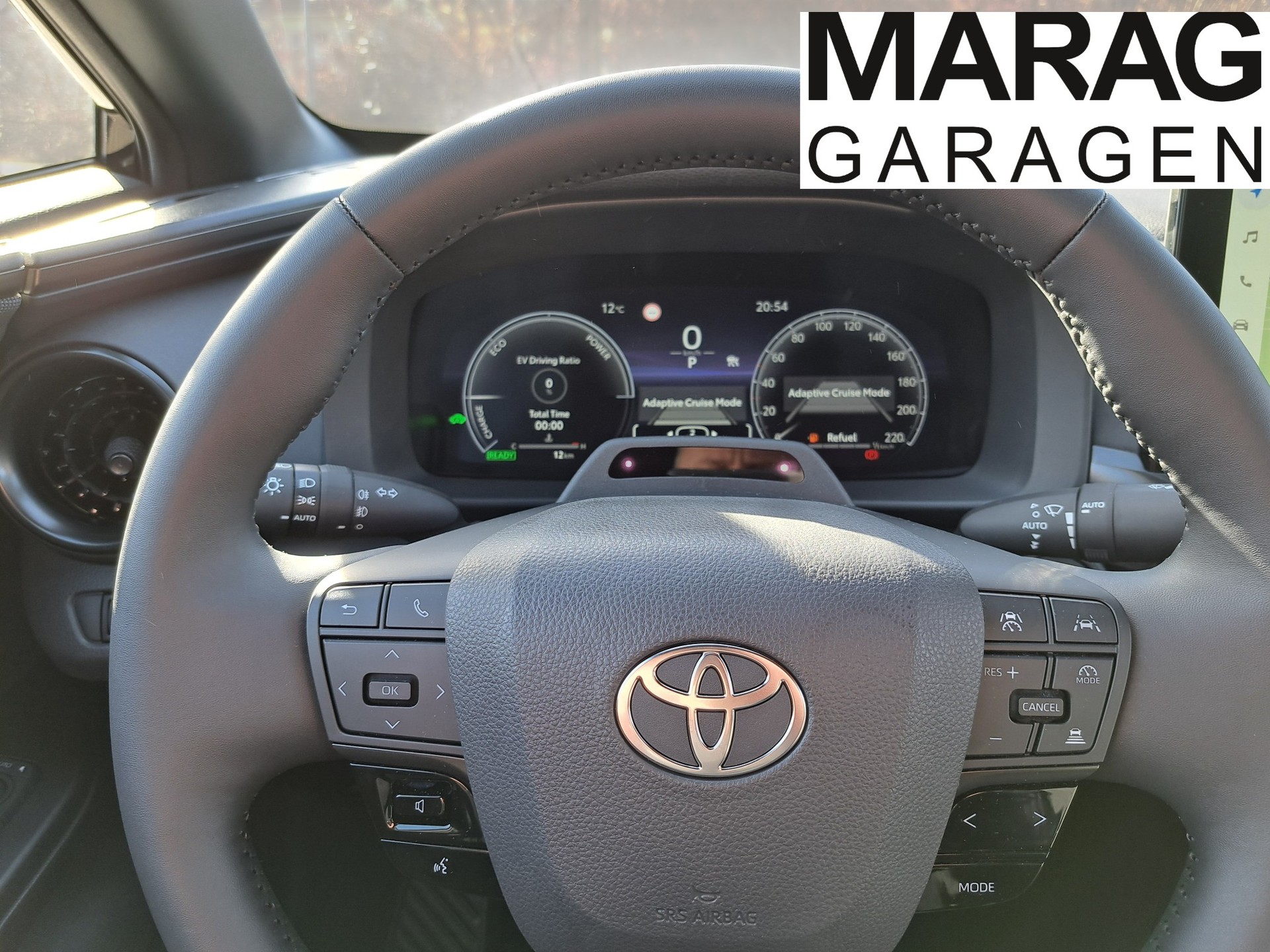 TOYOTA C-HR 2.0 HSD CVT Swiss Edition 4WD-image-12