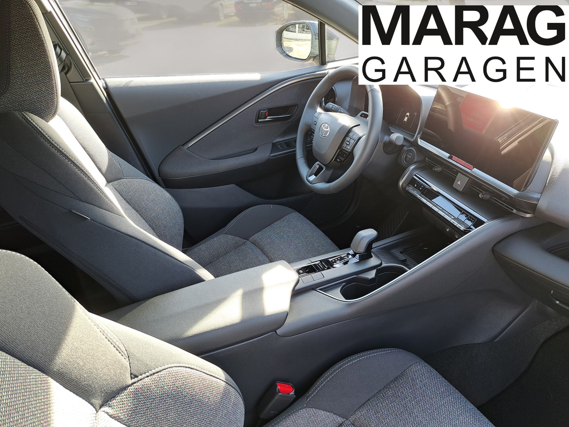 TOYOTA C-HR 2.0 HSD CVT Swiss Edition 4WD-image-5