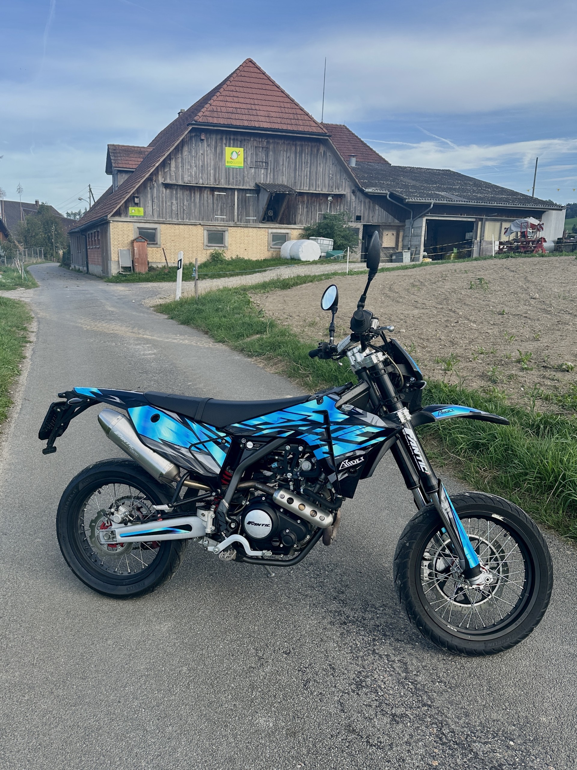 FANTIC Motard 125 Performance-image-4