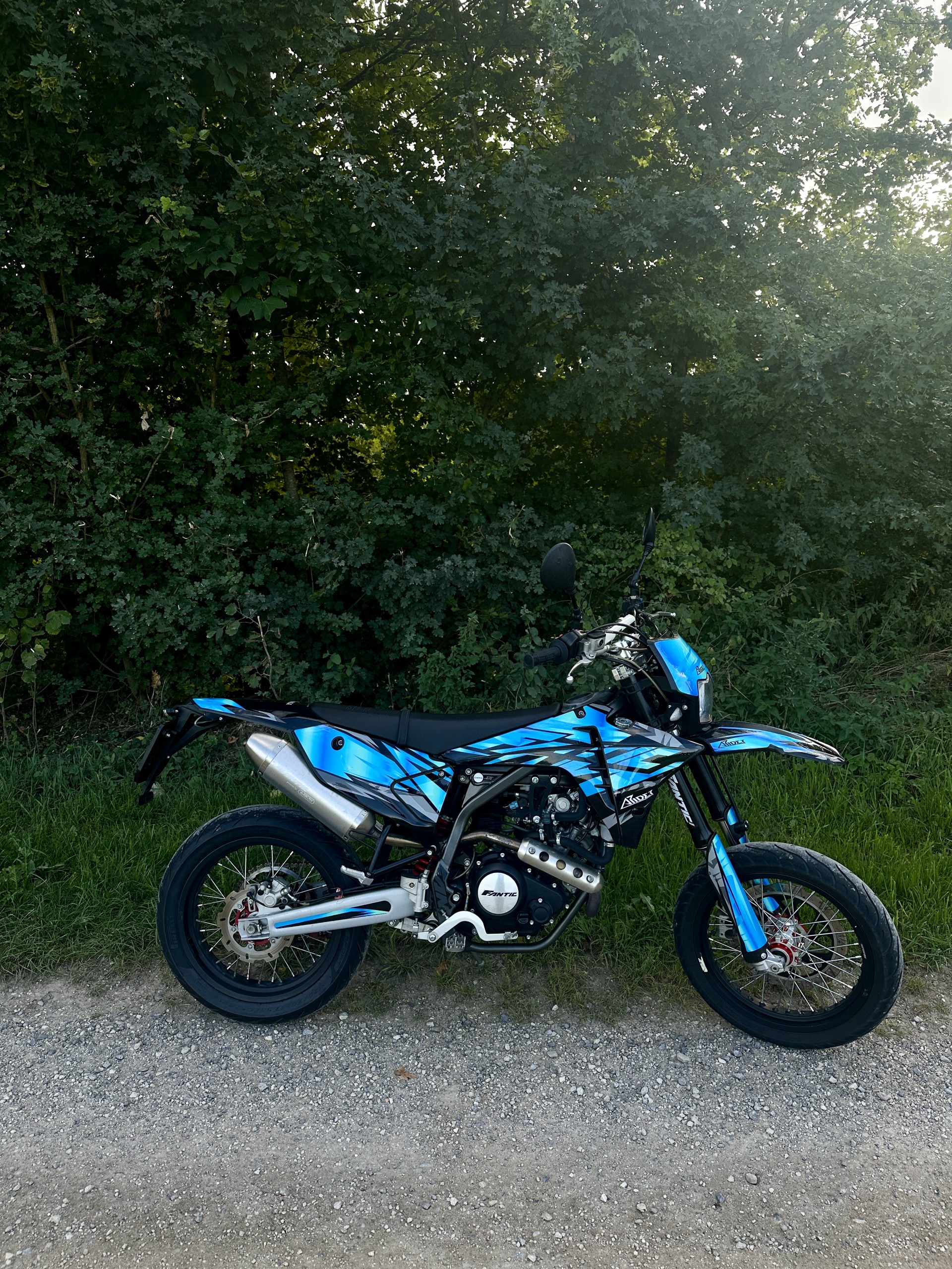 FANTIC Motard 125 Performance-image-1