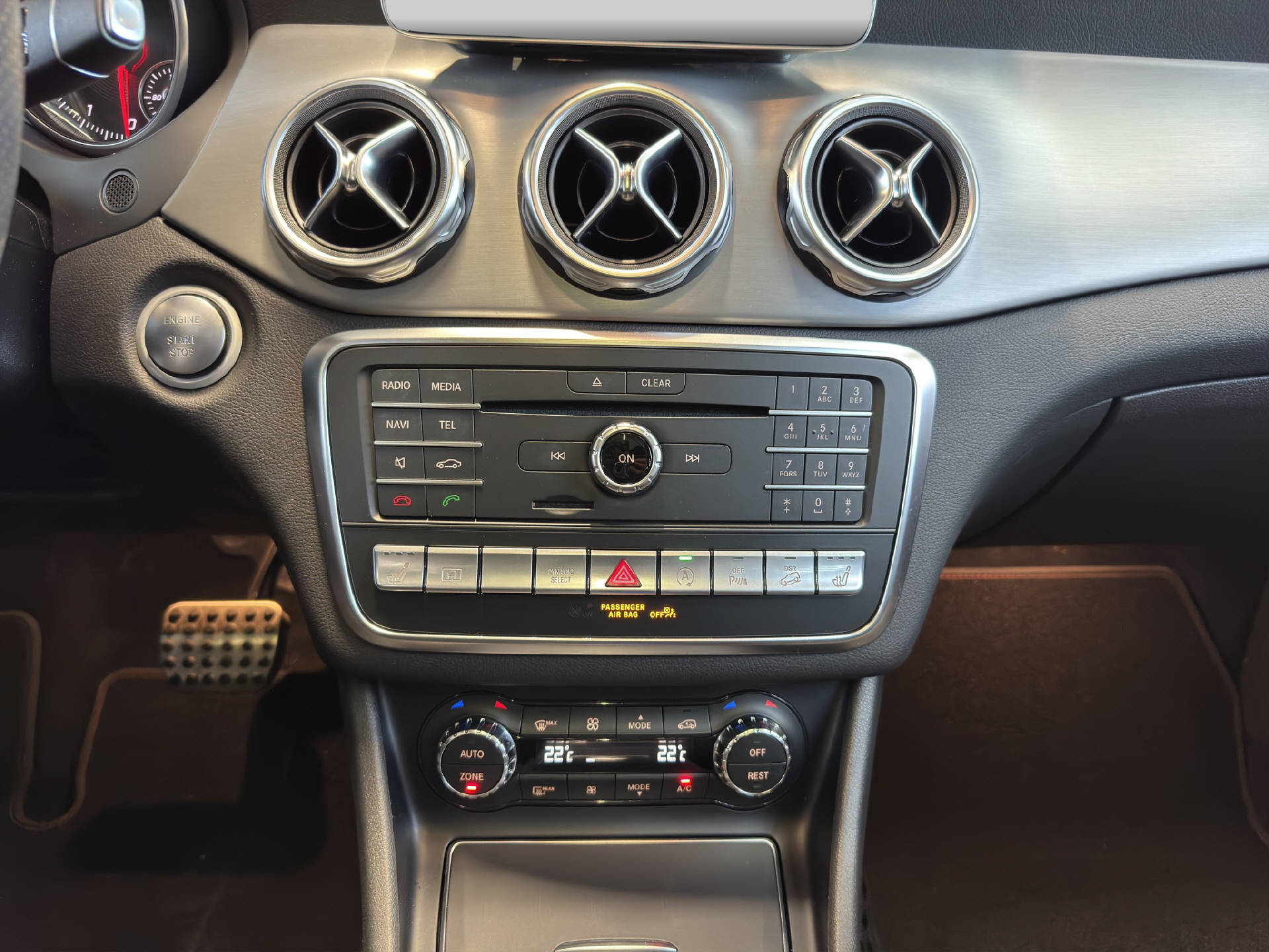 MERCEDES-BENZ GLA 250-image-10