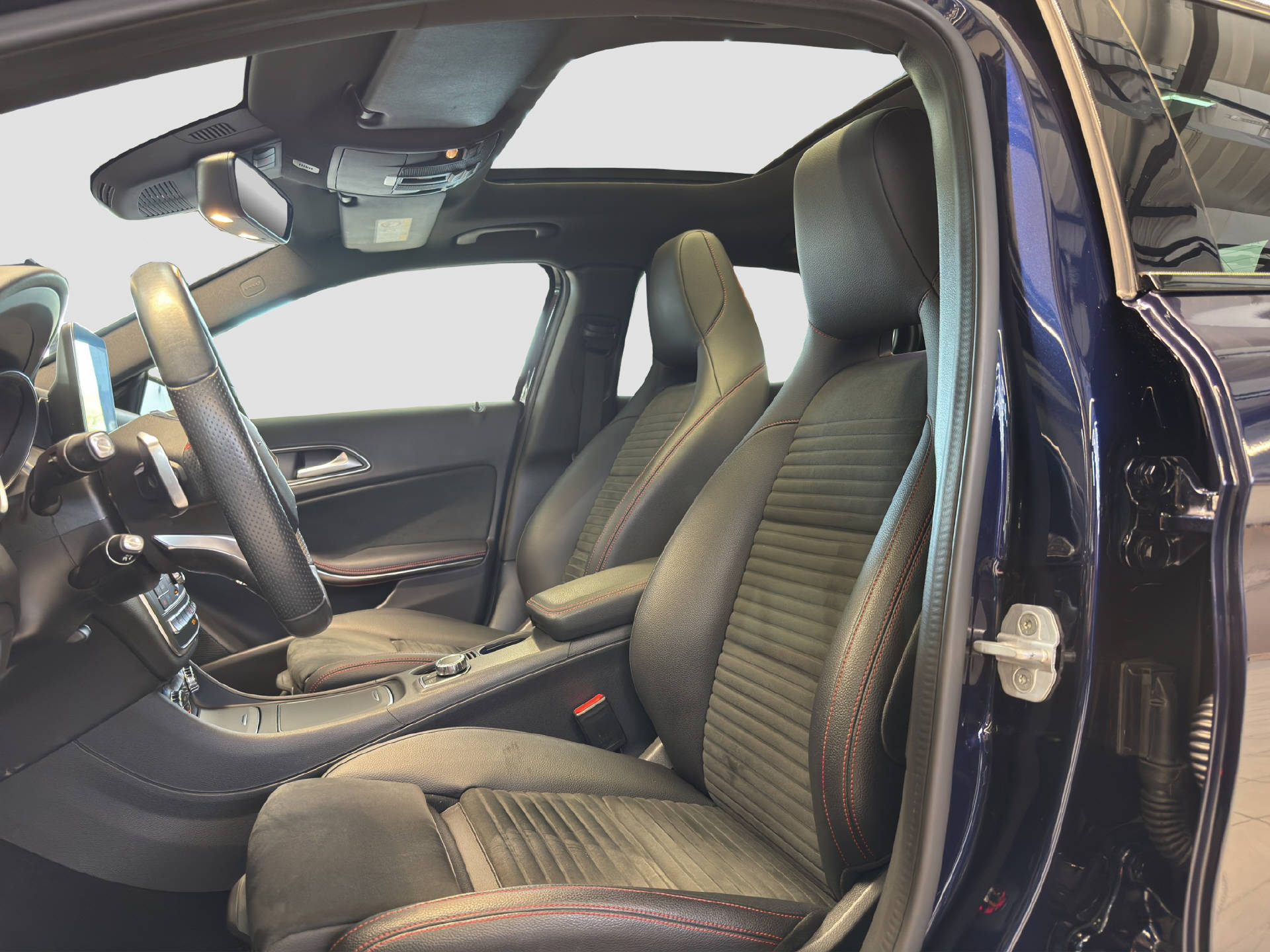 MERCEDES-BENZ GLA 250-image-11