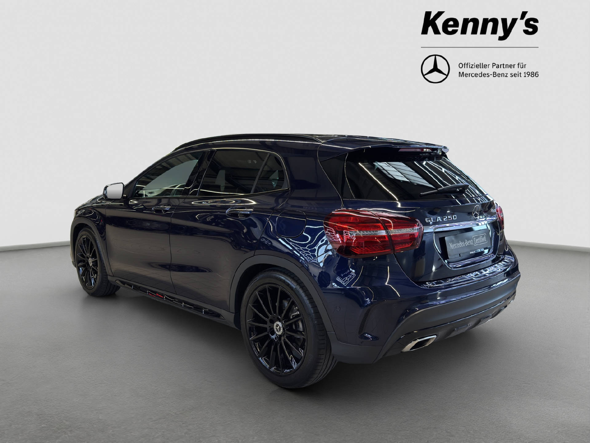 MERCEDES-BENZ GLA 250-showroom-element-3