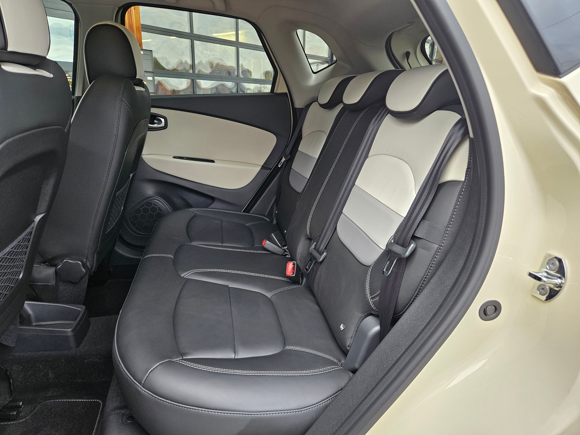 RENAULT Captur 1.2 T 16V Initiale Paris EDC-image-14