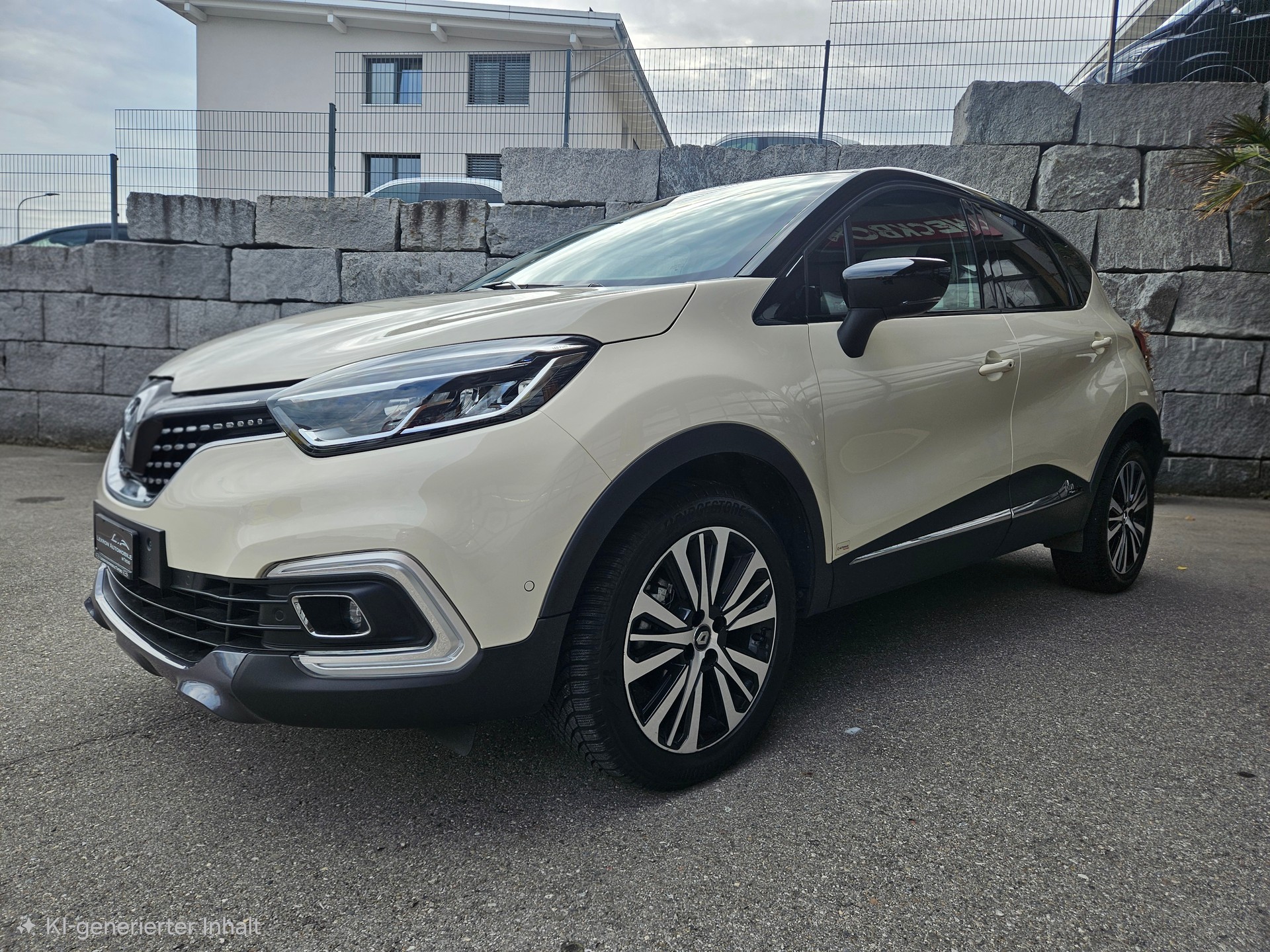 RENAULT Captur 1.2 T 16V Initiale Paris EDC-image-2