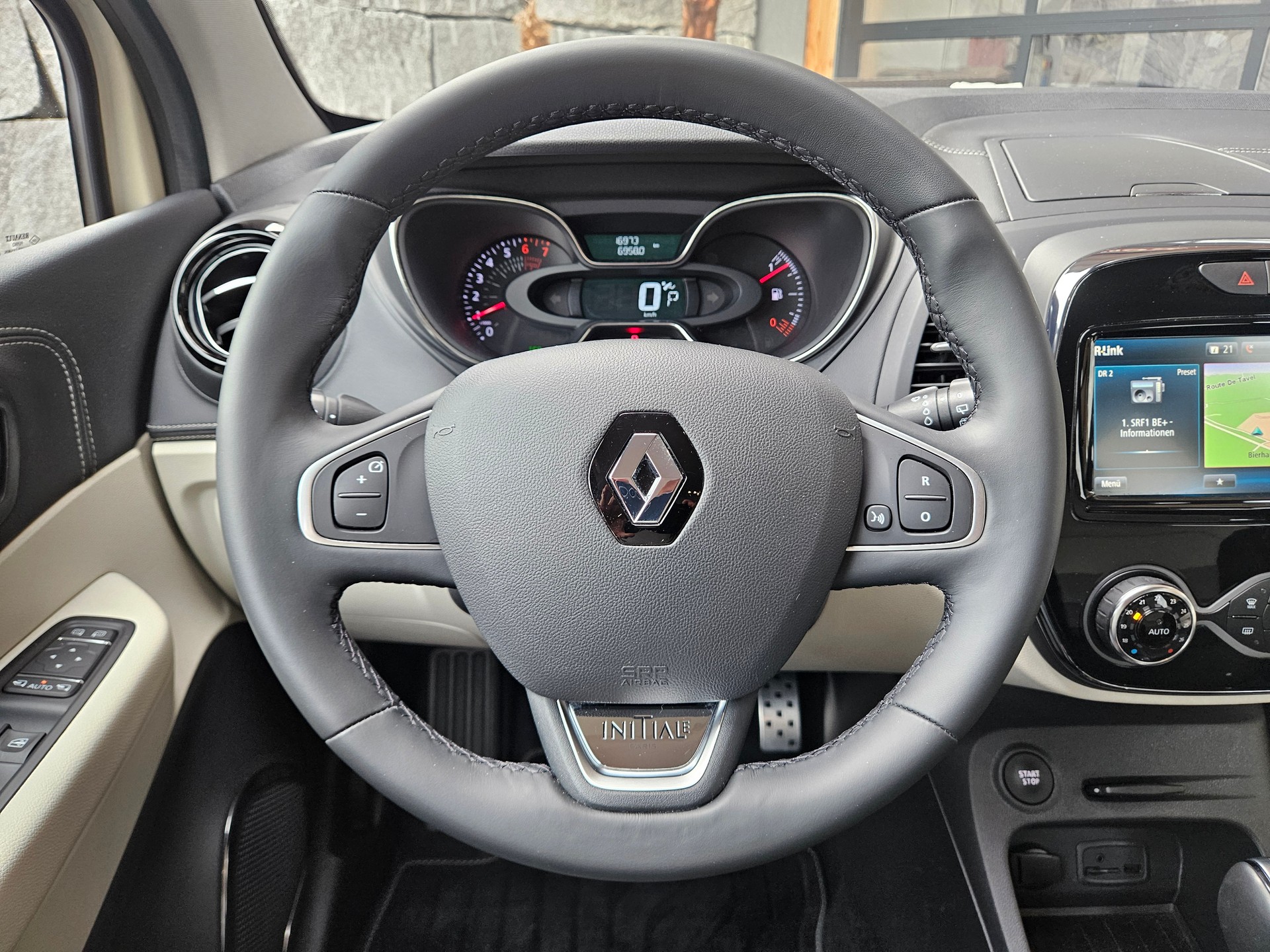 RENAULT Captur 1.2 T 16V Initiale Paris EDC-image-11