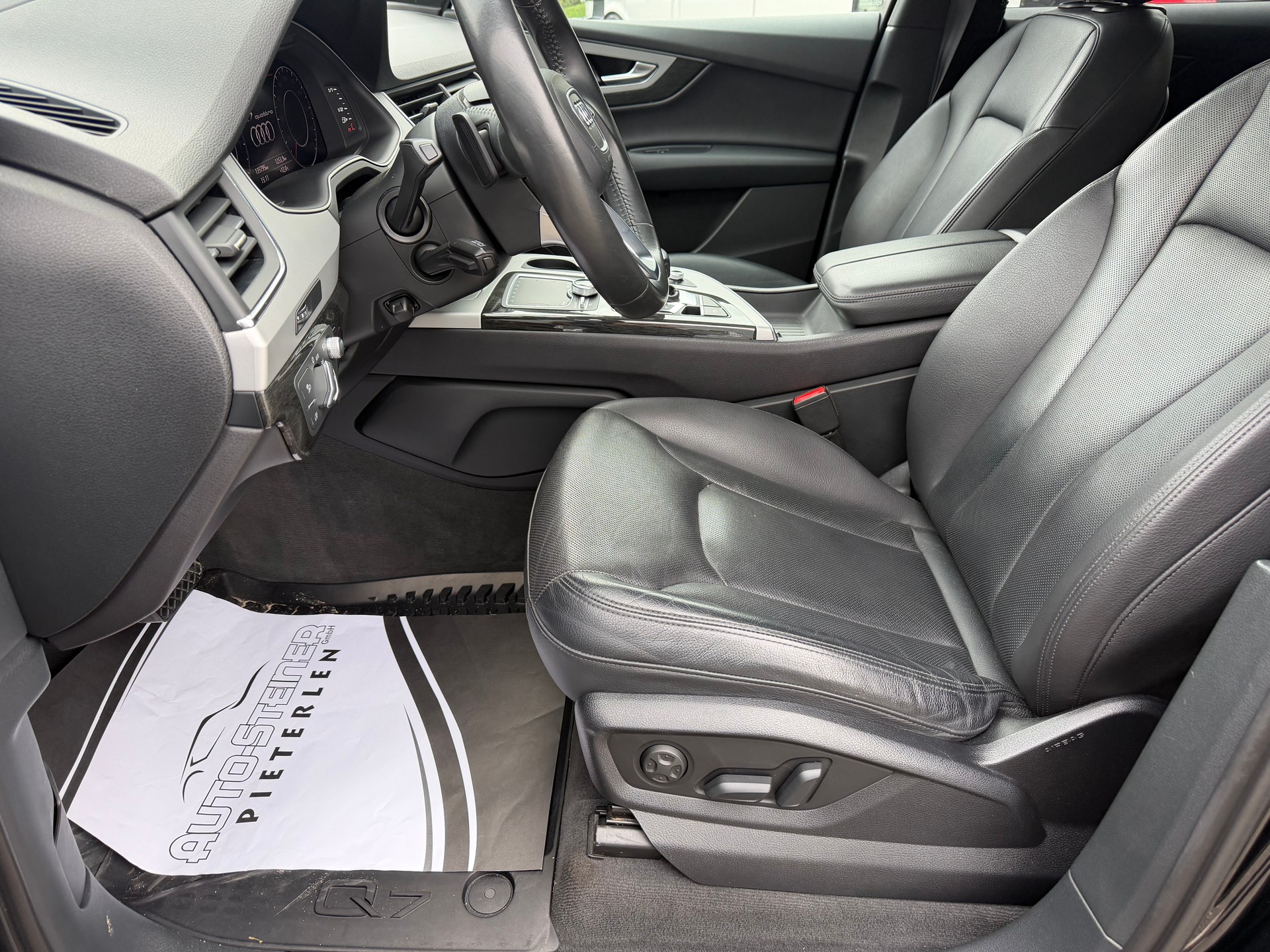 AUDI S-LINE !! Q7 3.0 TFSI " 2018" QUATTRO MIT 7 SITZPLÄTZE" TIPTRONIC 333 PS BENZIN. AB MFK. AB SERVICE. MIT AHK 3500 KG .-image-4