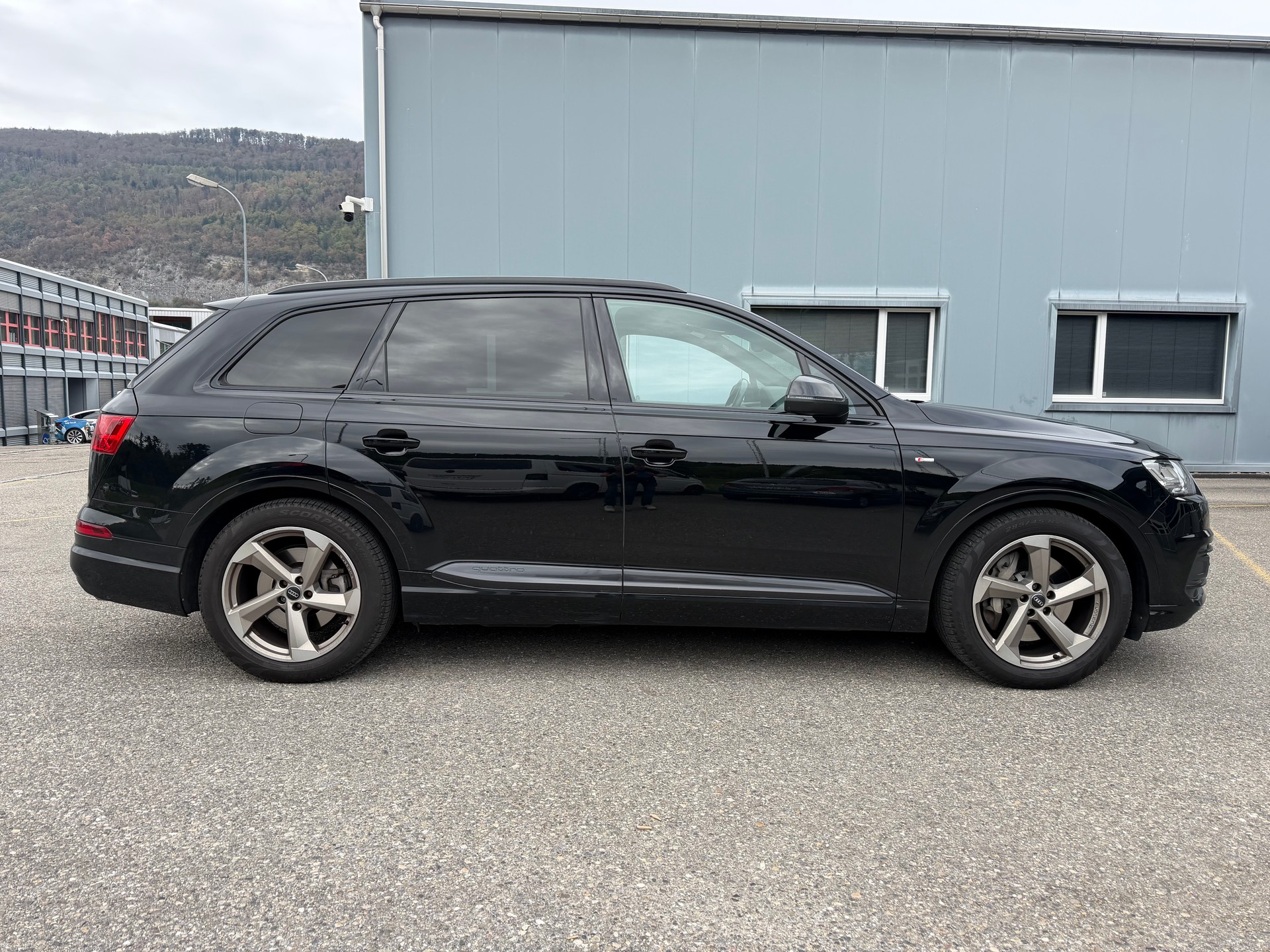 AUDI S-LINE !! Q7 3.0 TFSI " 2018" QUATTRO MIT 7 SITZPLÄTZE" TIPTRONIC 333 PS BENZIN. AB MFK. AB SERVICE. MIT AHK 3500 KG .-image-6