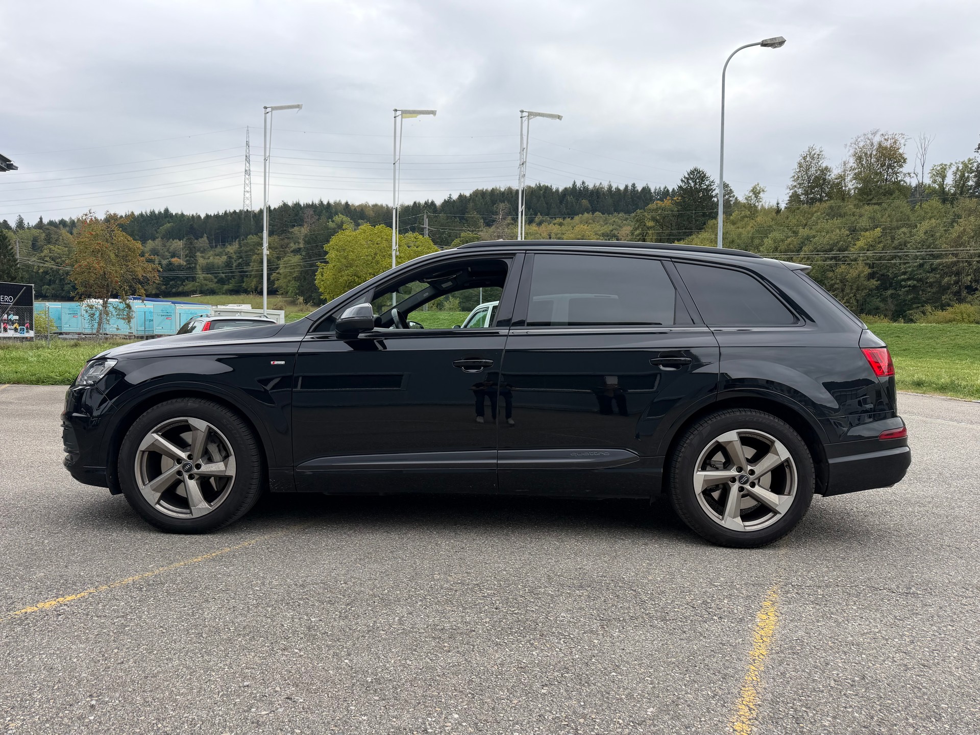 AUDI S-LINE !! Q7 3.0 TFSI " 2018" QUATTRO MIT 7 SITZPLÄTZE" TIPTRONIC 333 PS BENZIN. AB MFK. AB SERVICE. MIT AHK 3500 KG .-image-11