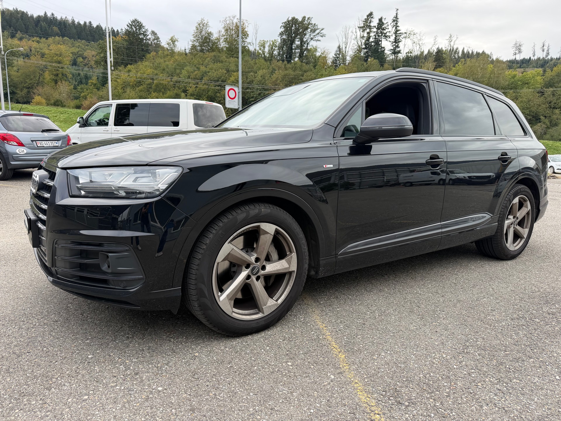 AUDI S-LINE !! Q7 3.0 TFSI " 2018" QUATTRO MIT 7 SITZPLÄTZE" TIPTRONIC 333 PS BENZIN. AB MFK. AB SERVICE. MIT AHK 3500 KG .
