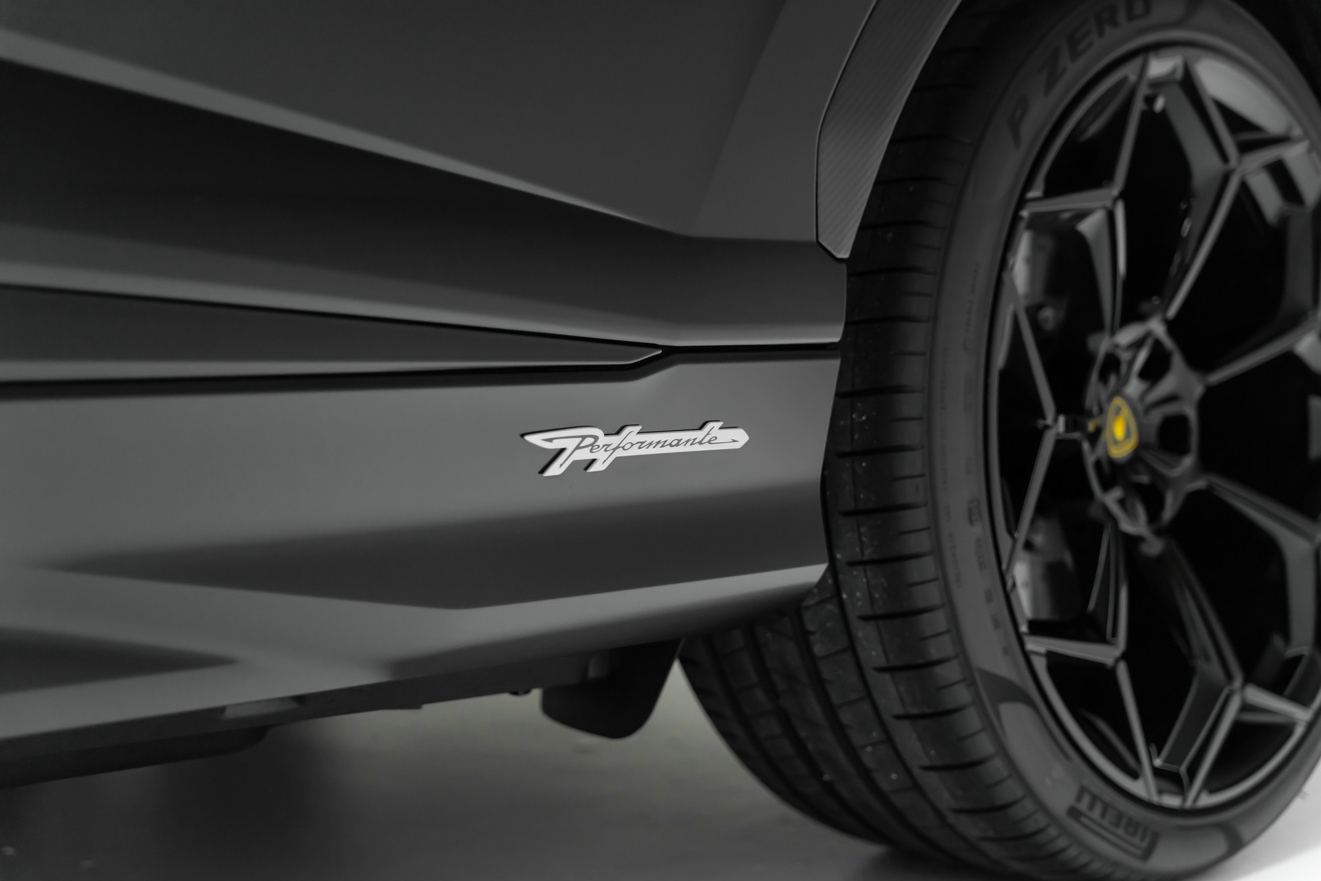 LAMBORGHINI Performante-image-18