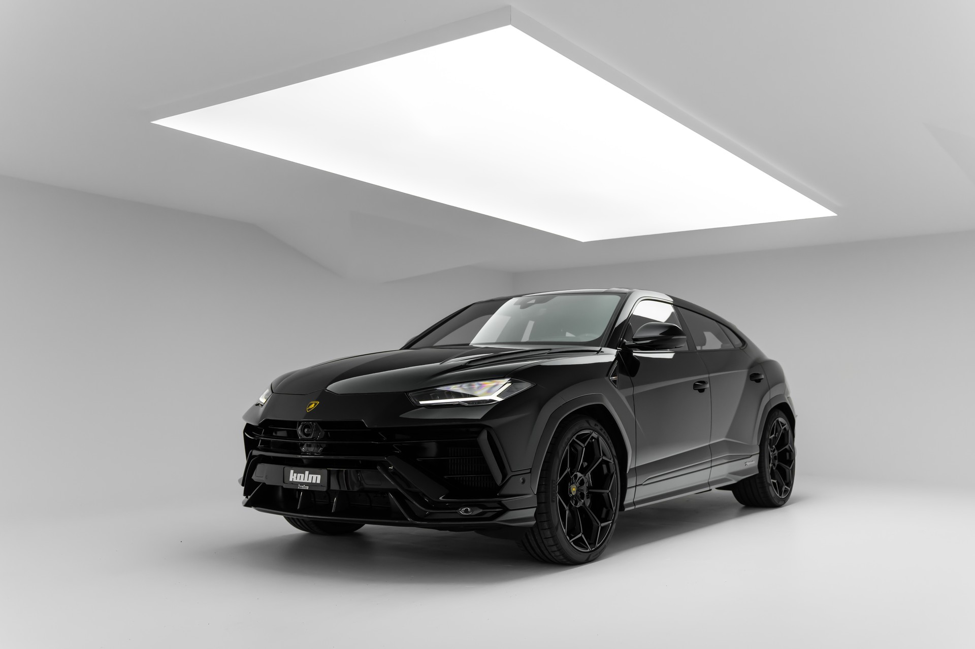 LAMBORGHINI Performante-showroom-element-2