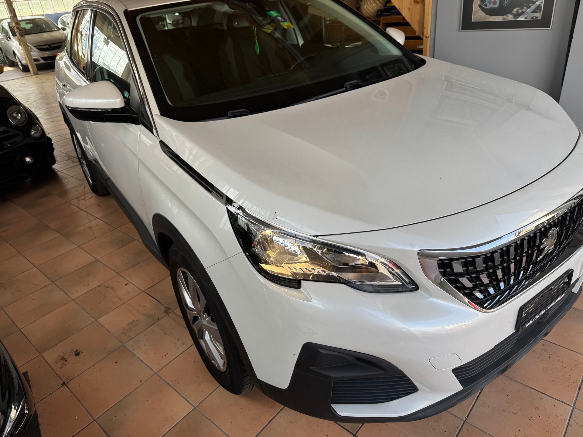 PEUGEOT 3008 1.2 PureTech Active-image-2