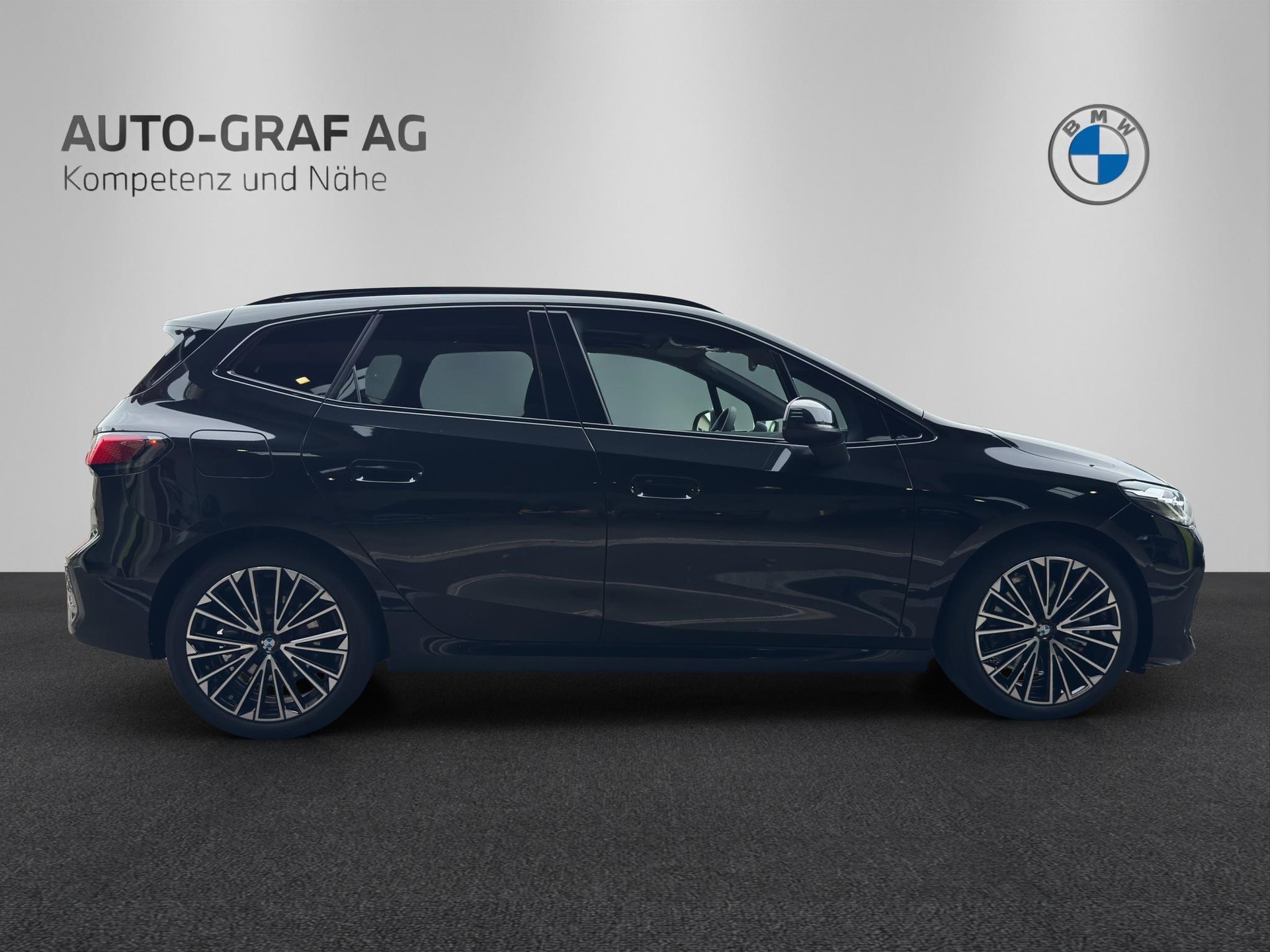 BMW 223 Active Tourer 223i xDrive Active Tourer M Sport-image-11