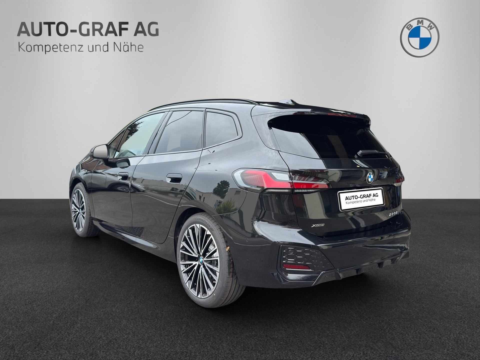 BMW 223 Active Tourer 223i xDrive Active Tourer M Sport-image-8