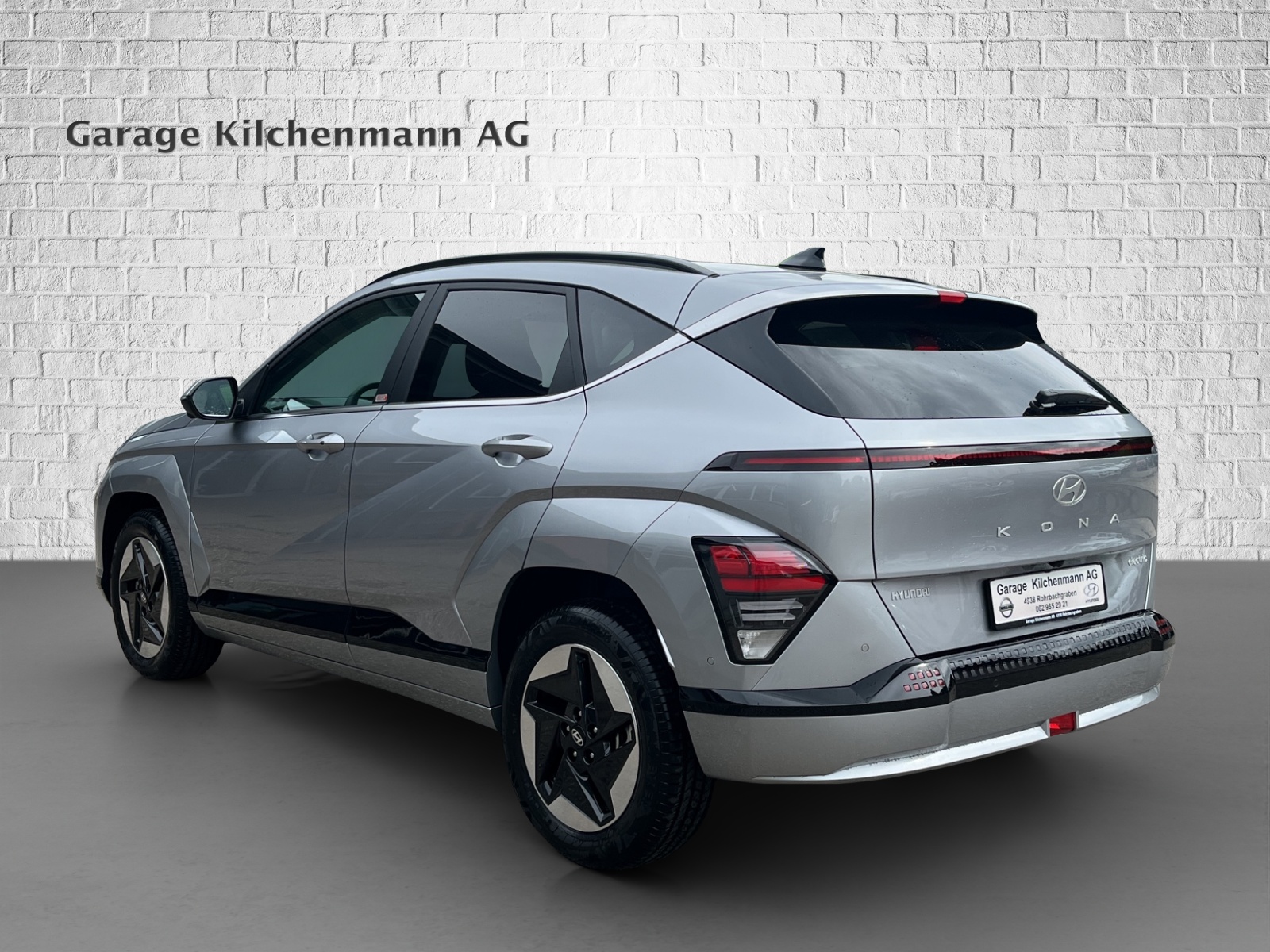 HYUNDAI Kona EV 65.4 kWh Amplia-showroom-element-2