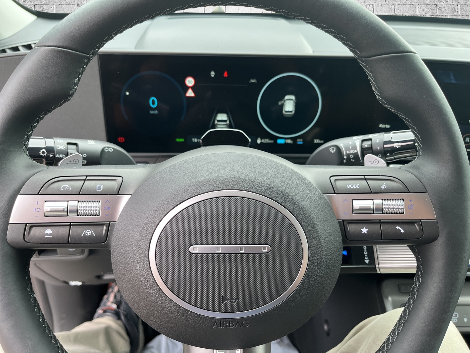 HYUNDAI Kona EV 65.4 kWh Amplia-image-9