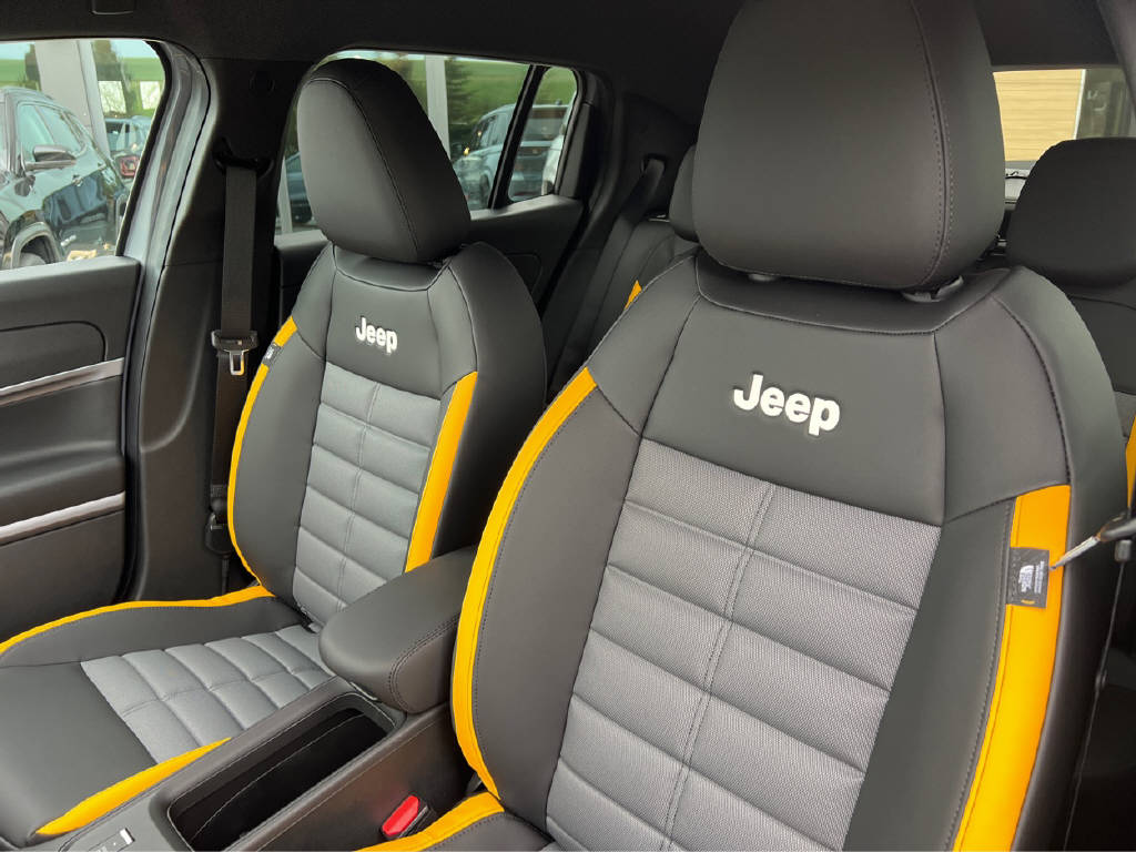 JEEP Avenger 1.2 MHEV The North Face 4xe-image-8