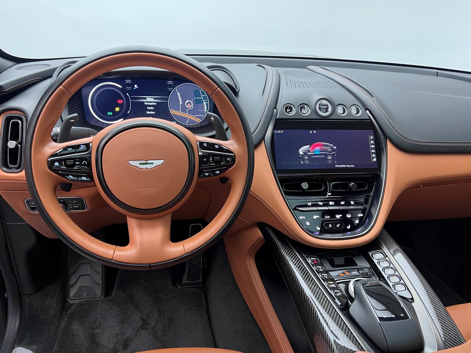 ASTON MARTIN DBX 4.0 V8 Bi-Turbo-showroom-element-3
