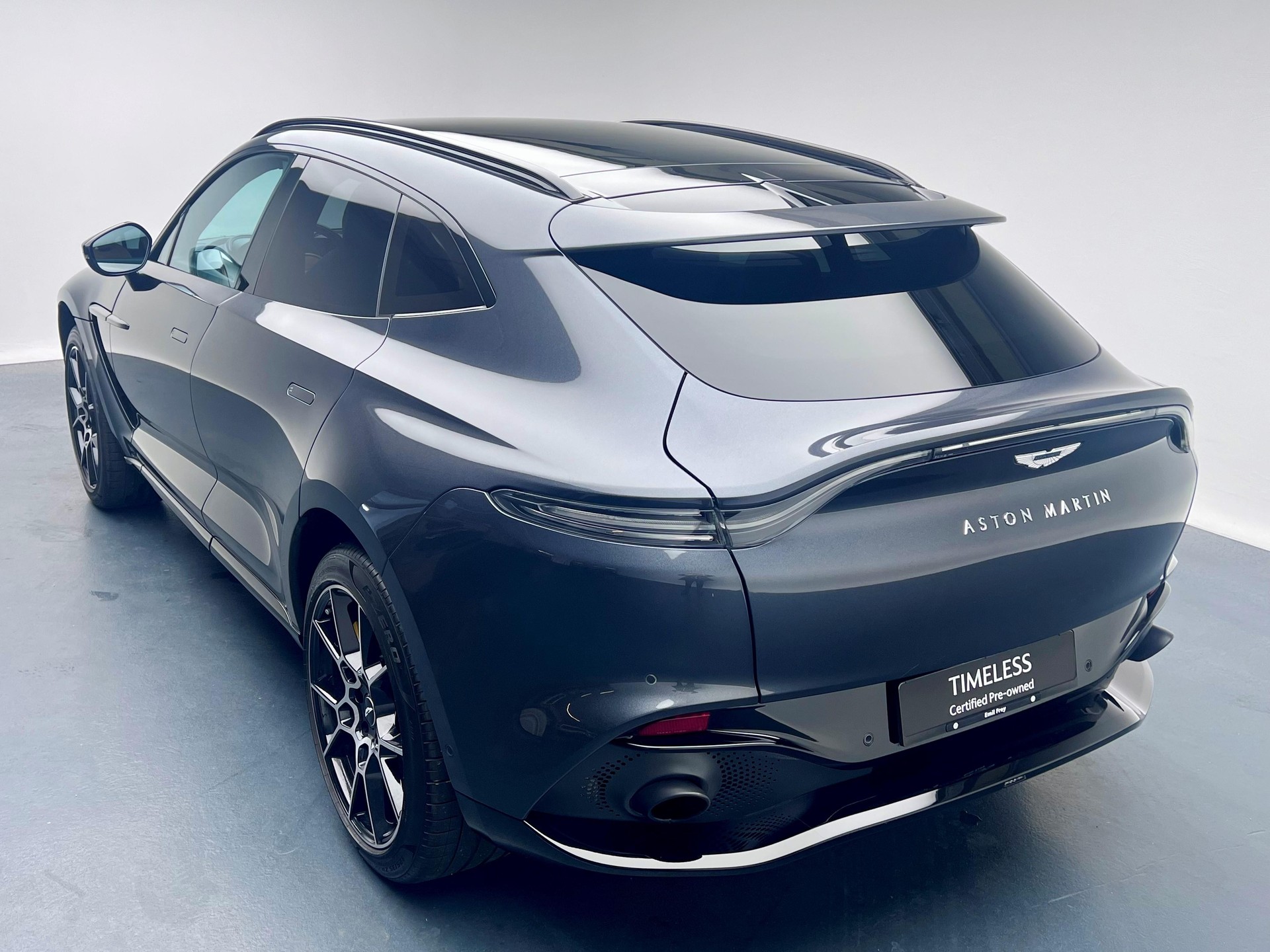 ASTON MARTIN DBX 4.0 V8 Bi-Turbo-showroom-element-1