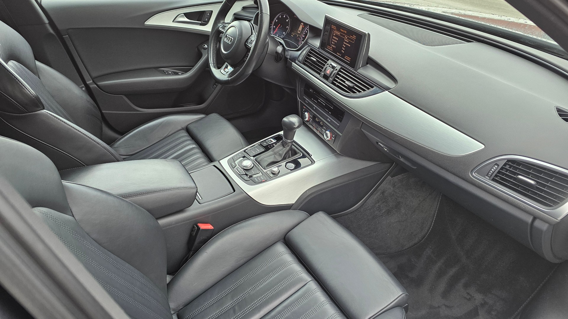 AUDI A6 Avant 2.0 TFSI S Line-image-12