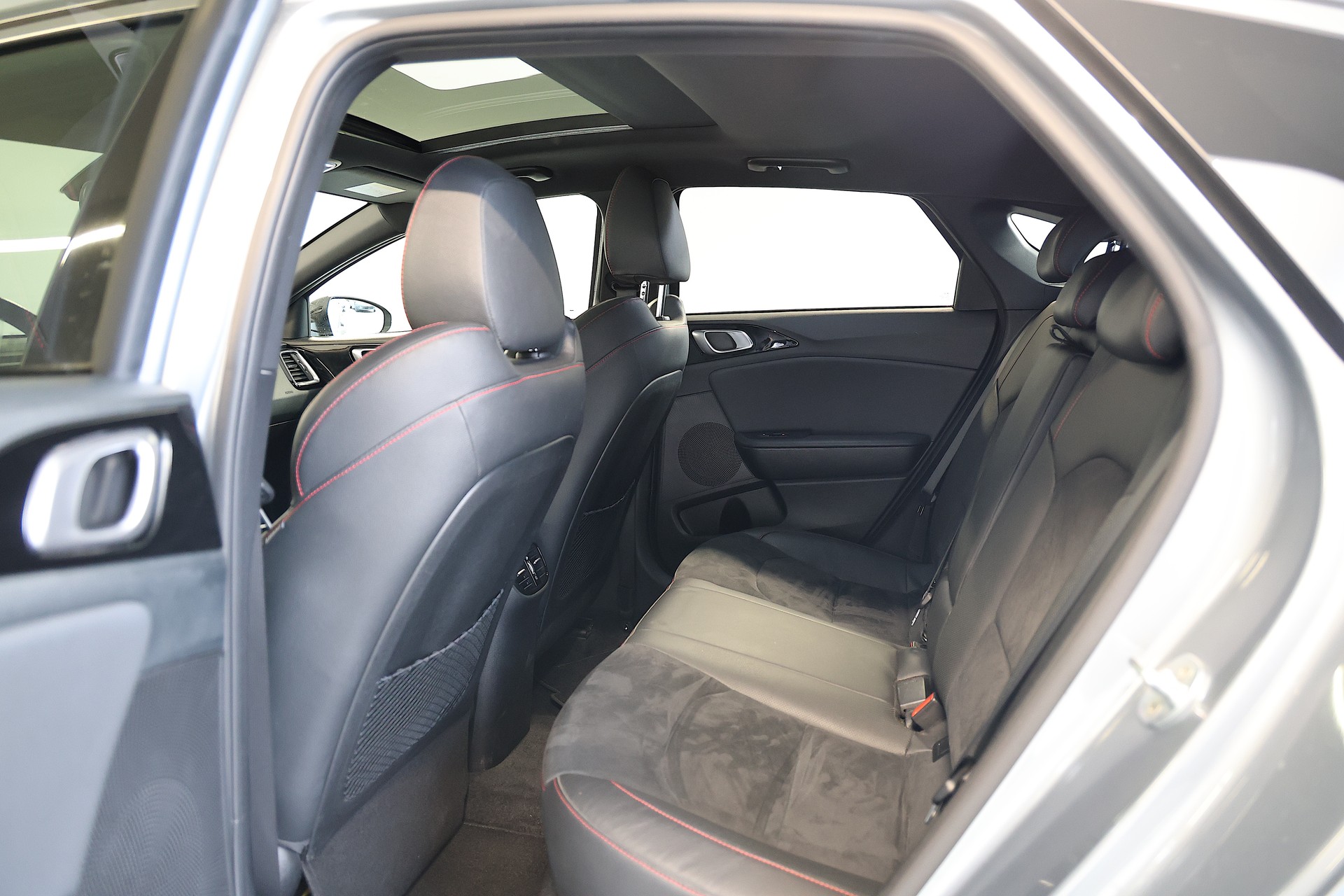 KIA ProCeed 1.6 T-GDi GT DCT-image-14