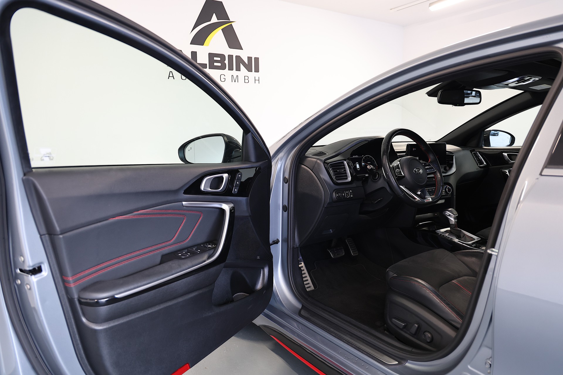 KIA ProCeed 1.6 T-GDi GT DCT-image-4