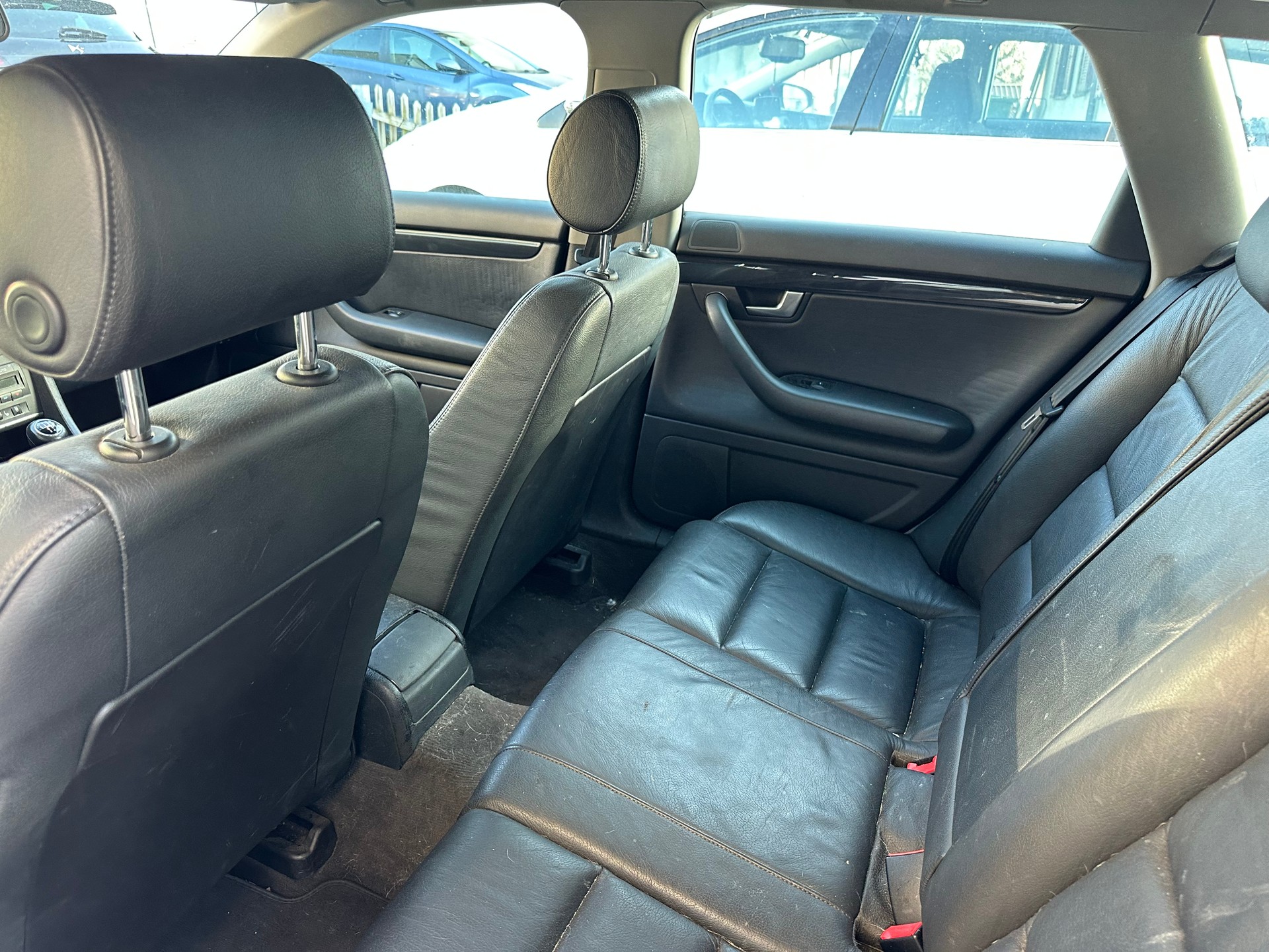 AUDI A4 Avant 3.0 V6-image-6