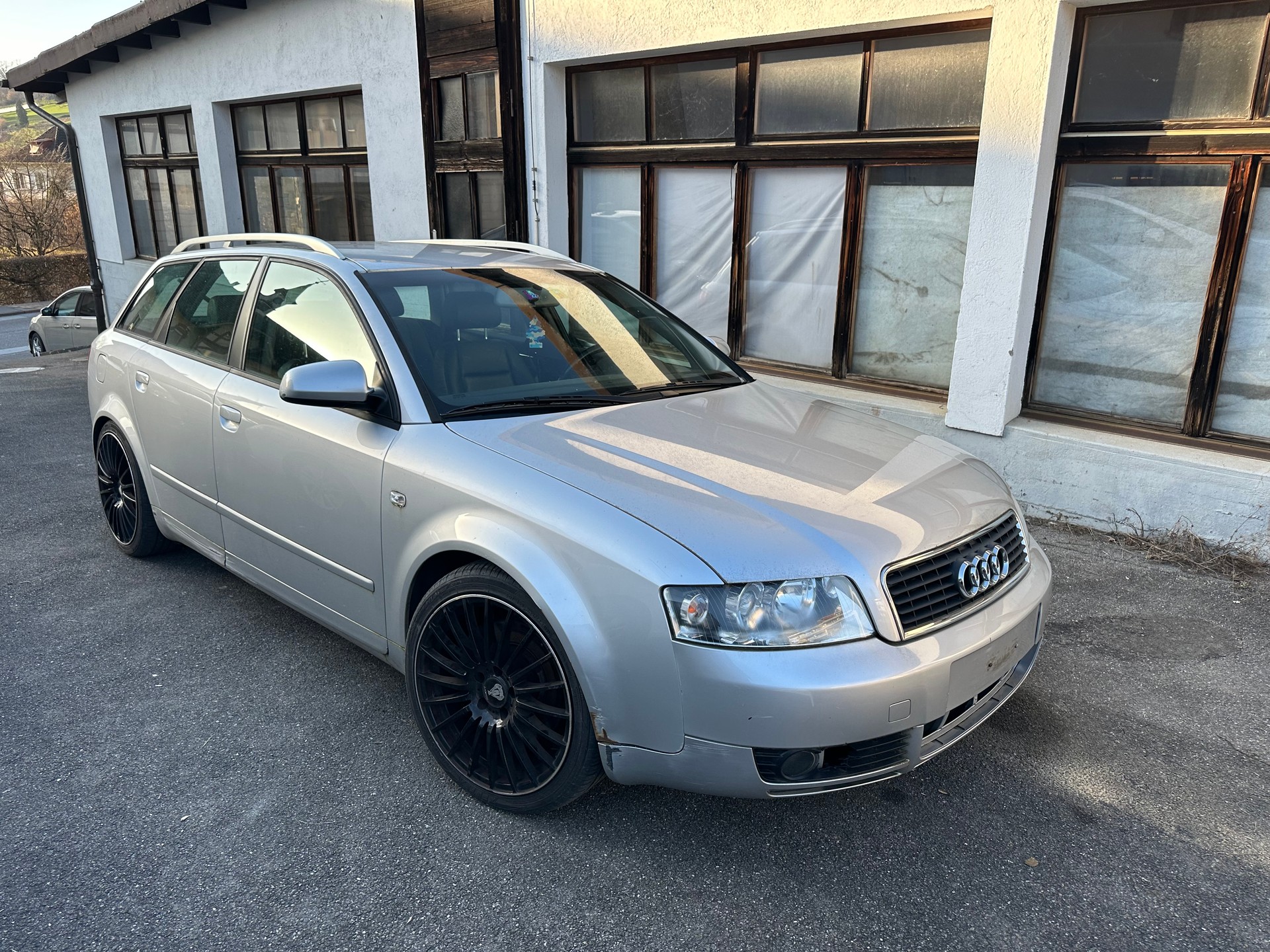 AUDI A4 Avant 3.0 V6-image-2