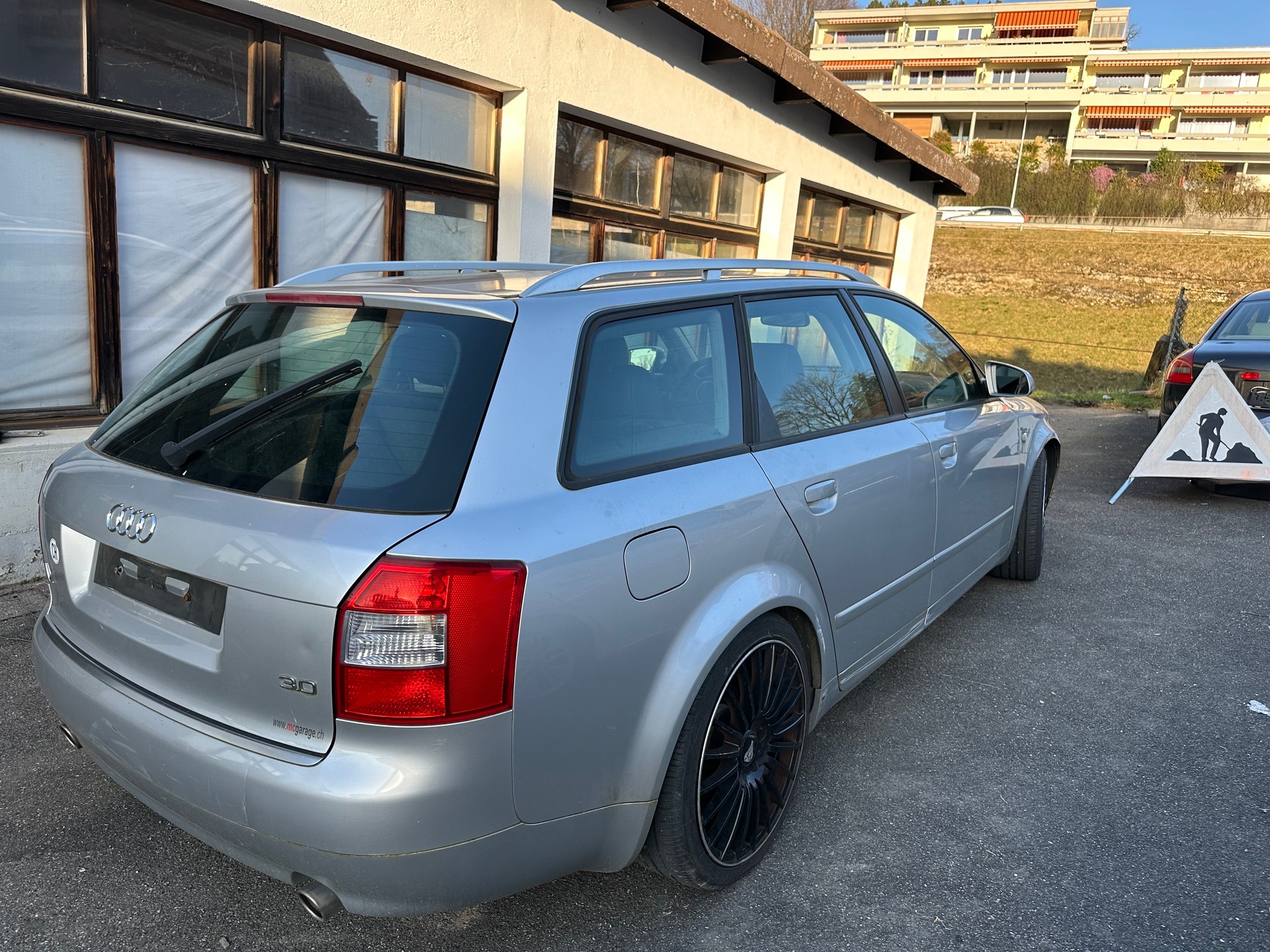 AUDI A4 Avant 3.0 V6-image-4