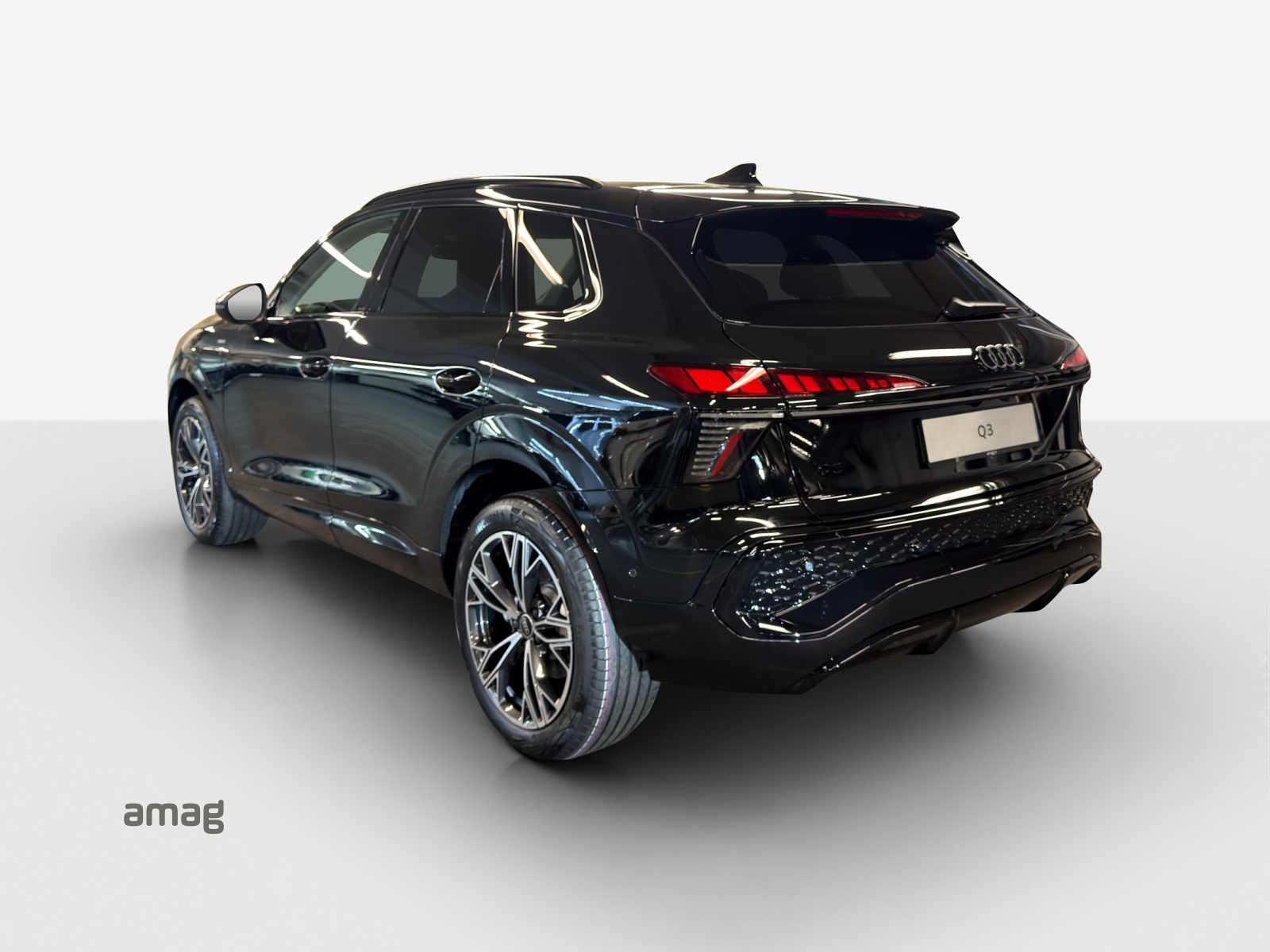 AUDI Q3 SUV e-hybrid 200 kW S tronig-showroom-element-2