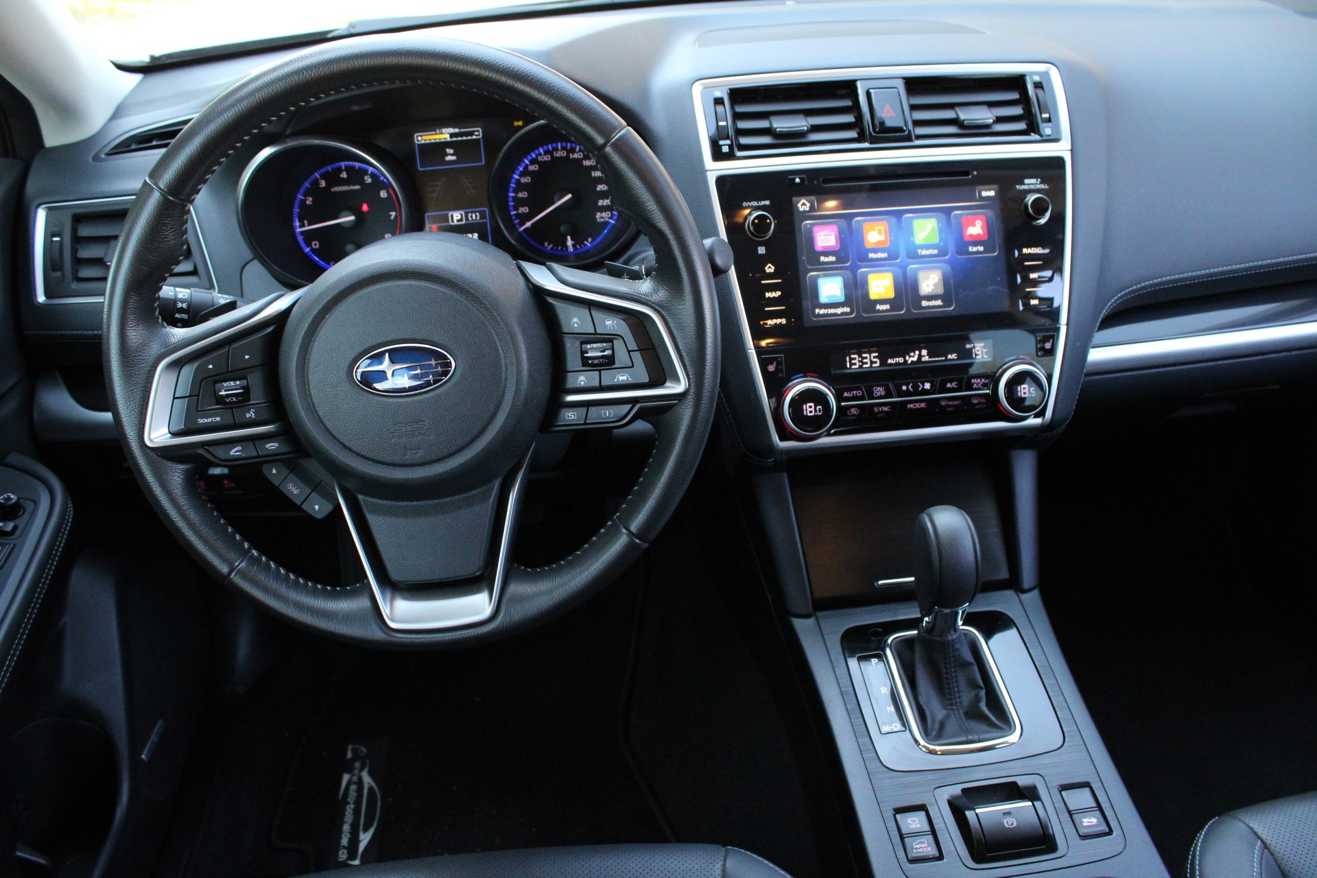 SUBARU Outback 2.5i Luxury AWD Lineartronic-image-13
