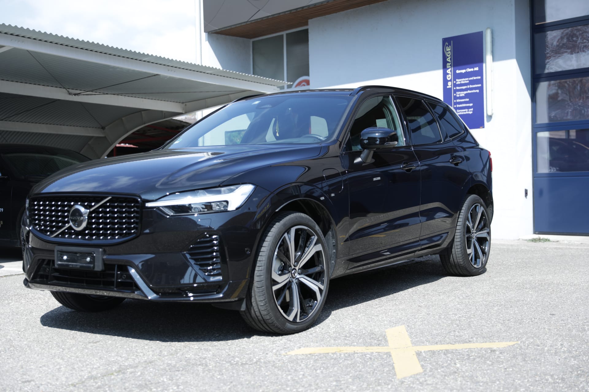 VOLVO XC60 T6 eAWD PluginHybrid Xcentric Geartronic-showroom-element-1