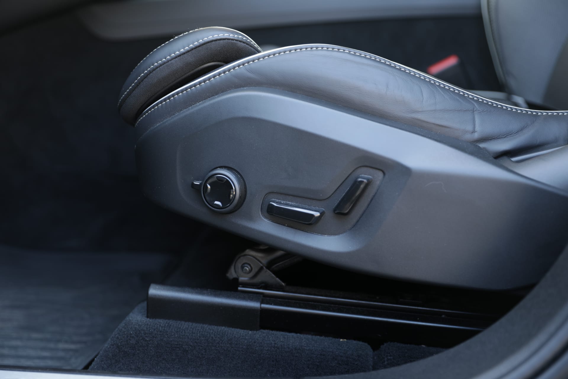 VOLVO XC60 T6 eAWD PluginHybrid Xcentric Geartronic-image-11