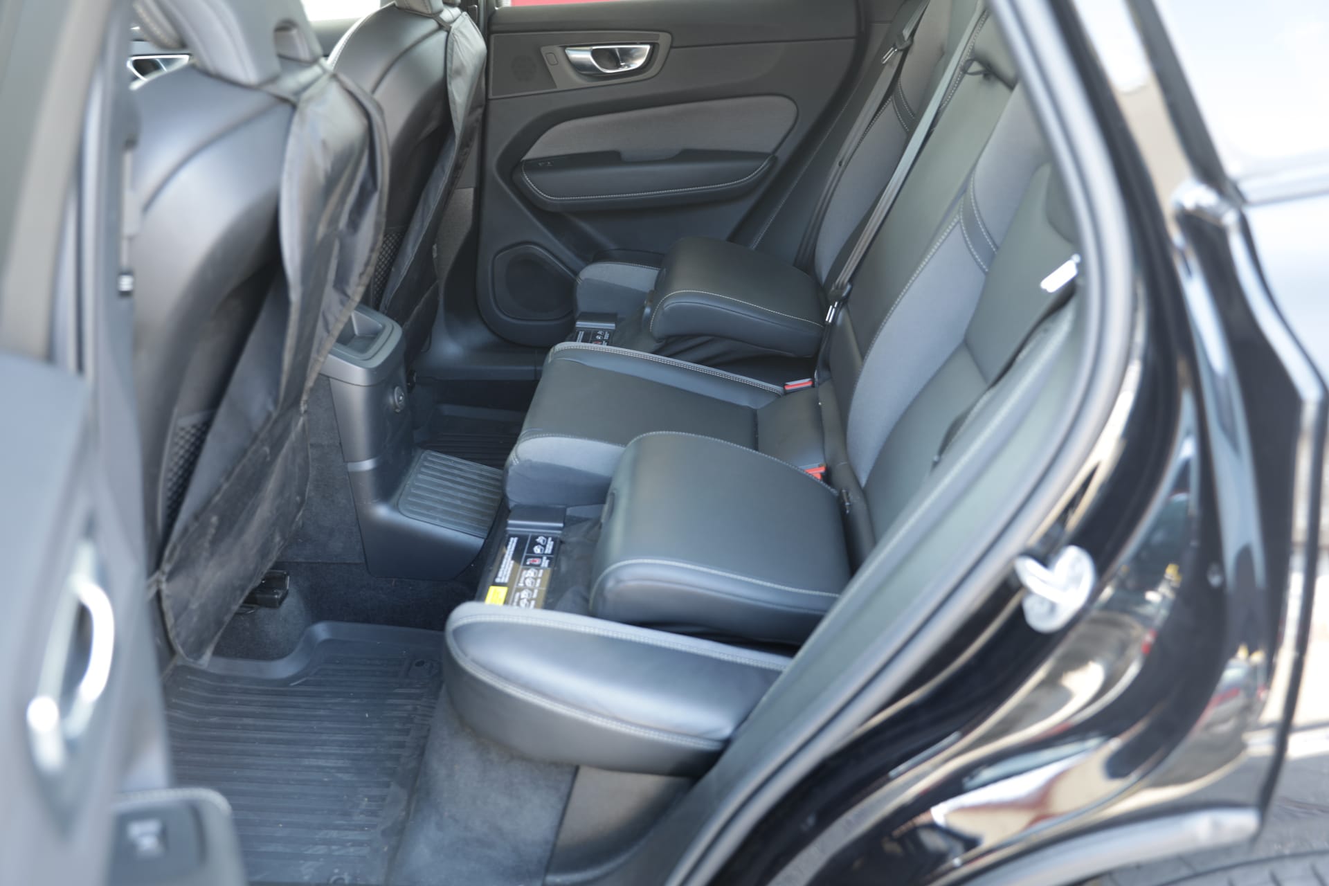 VOLVO XC60 T6 eAWD PluginHybrid Xcentric Geartronic-image-24