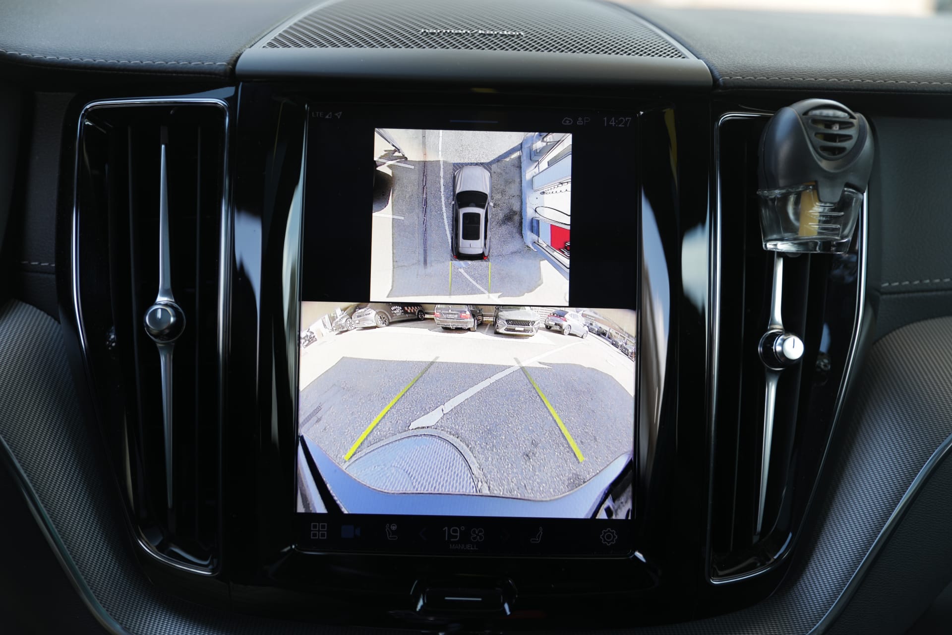 VOLVO XC60 T6 eAWD PluginHybrid Xcentric Geartronic-image-23