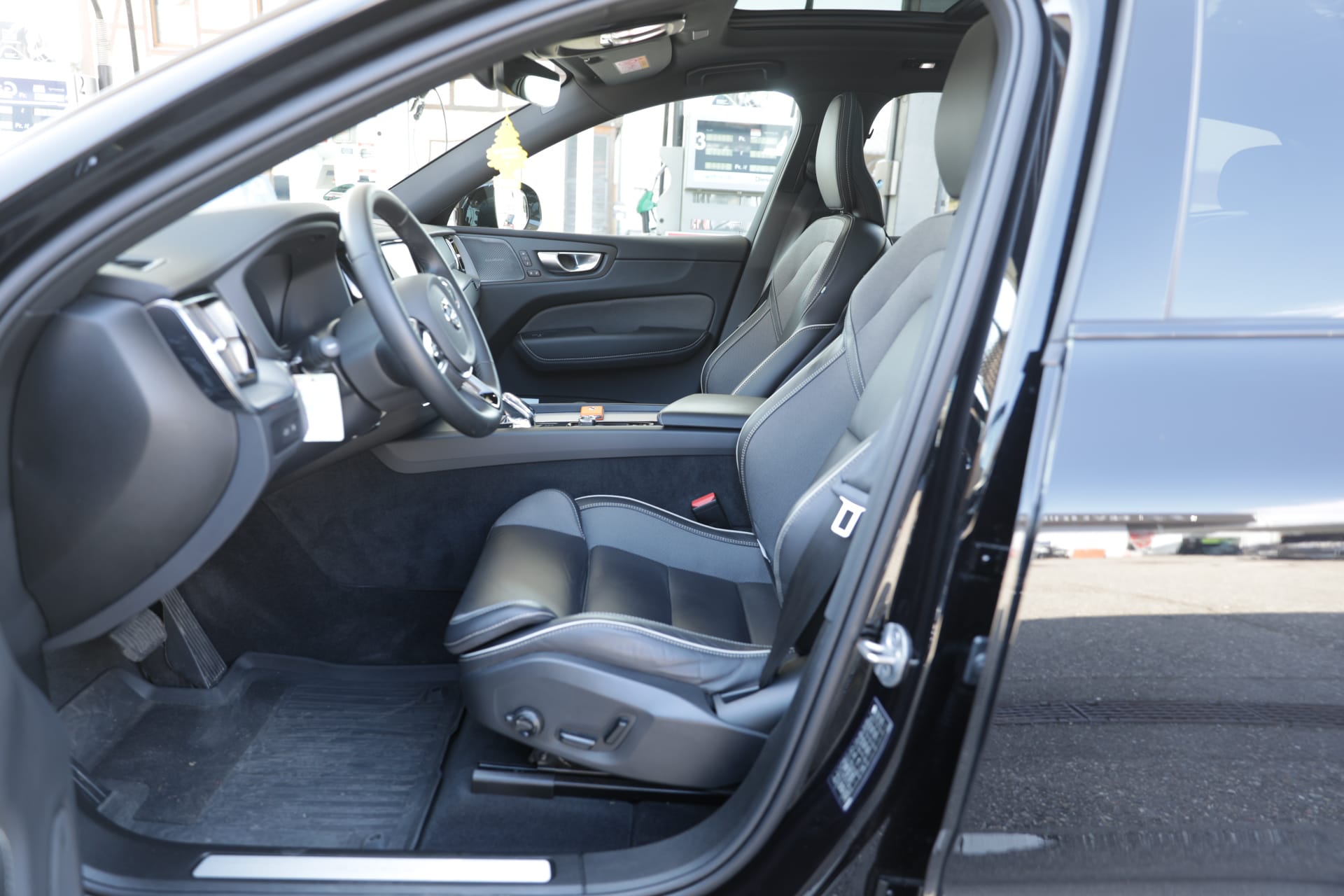 VOLVO XC60 T6 eAWD PluginHybrid Xcentric Geartronic-image-10